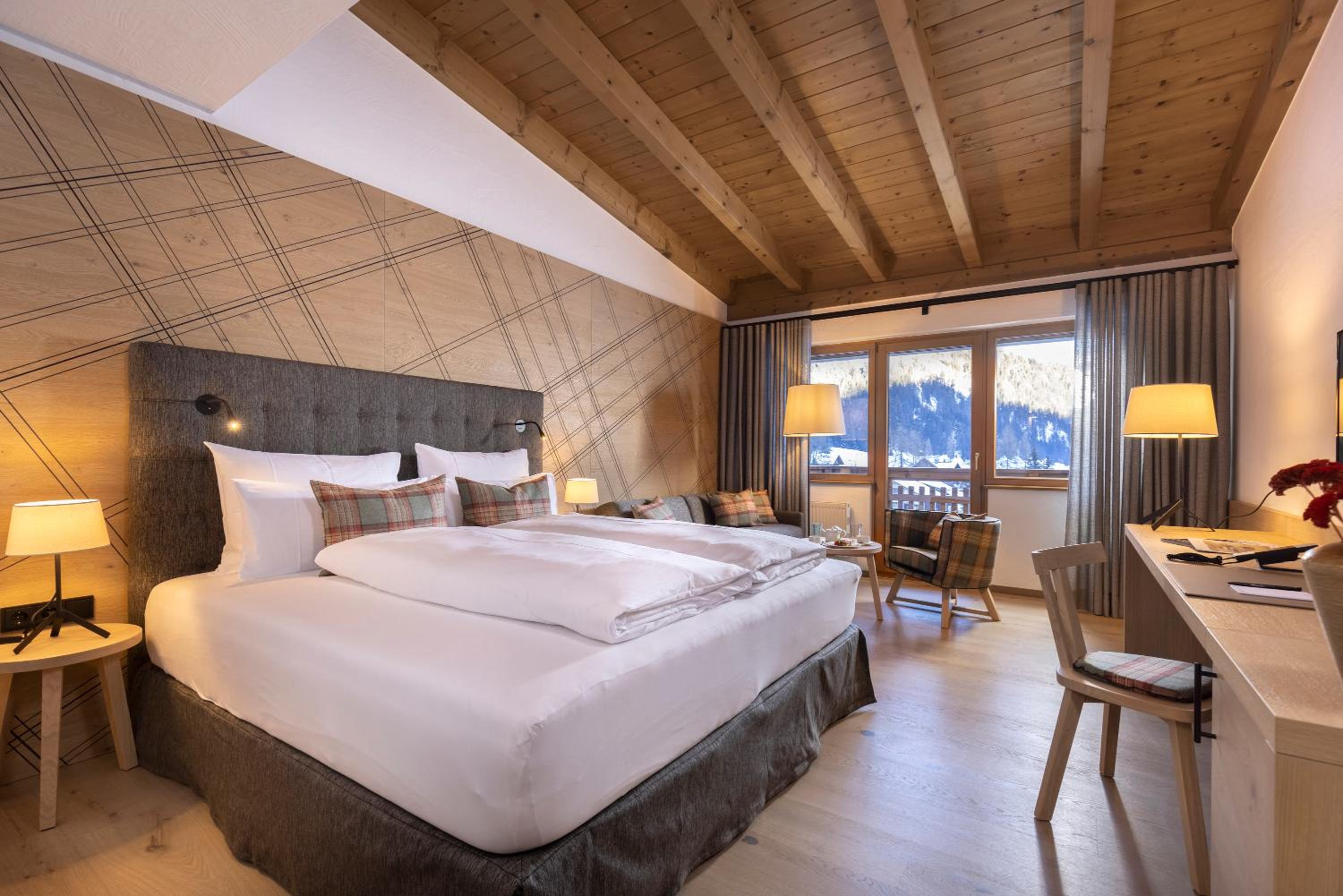 Luxury Double Room with Balcony photo 2