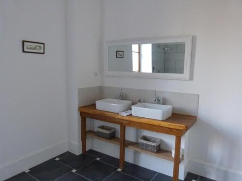Deluxe Room - Photo 5