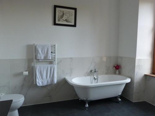 Deluxe Double Room with Bath - Photo 4