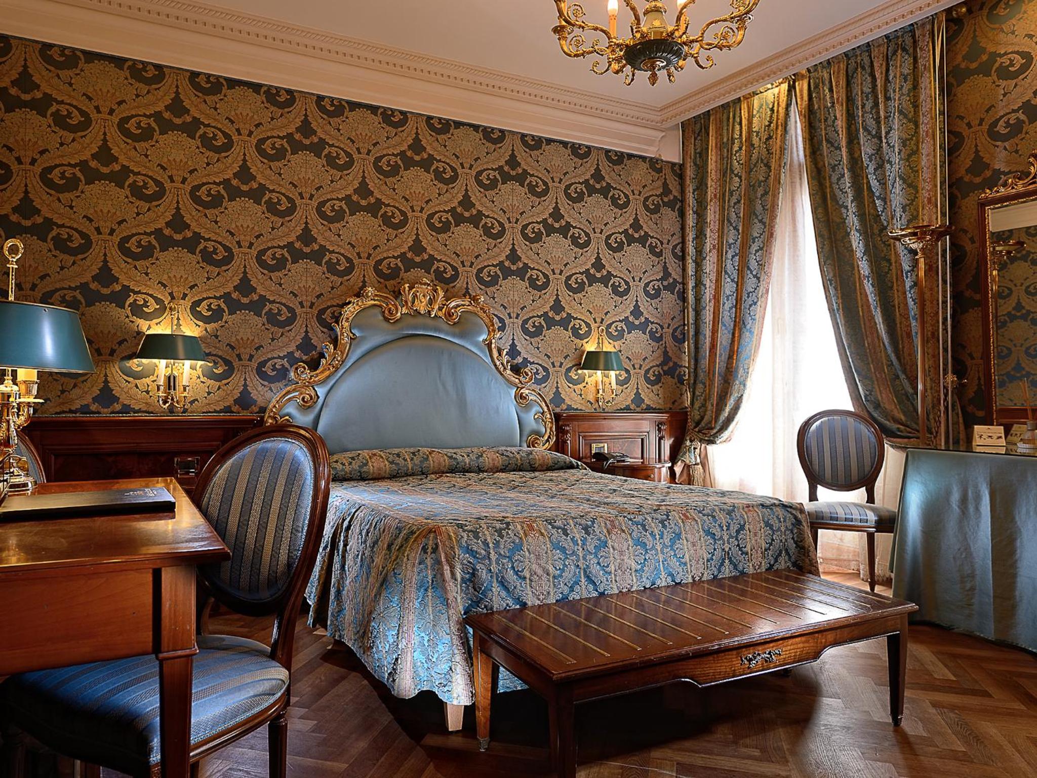 Deluxe Double Room with San Marco Square View photo 2