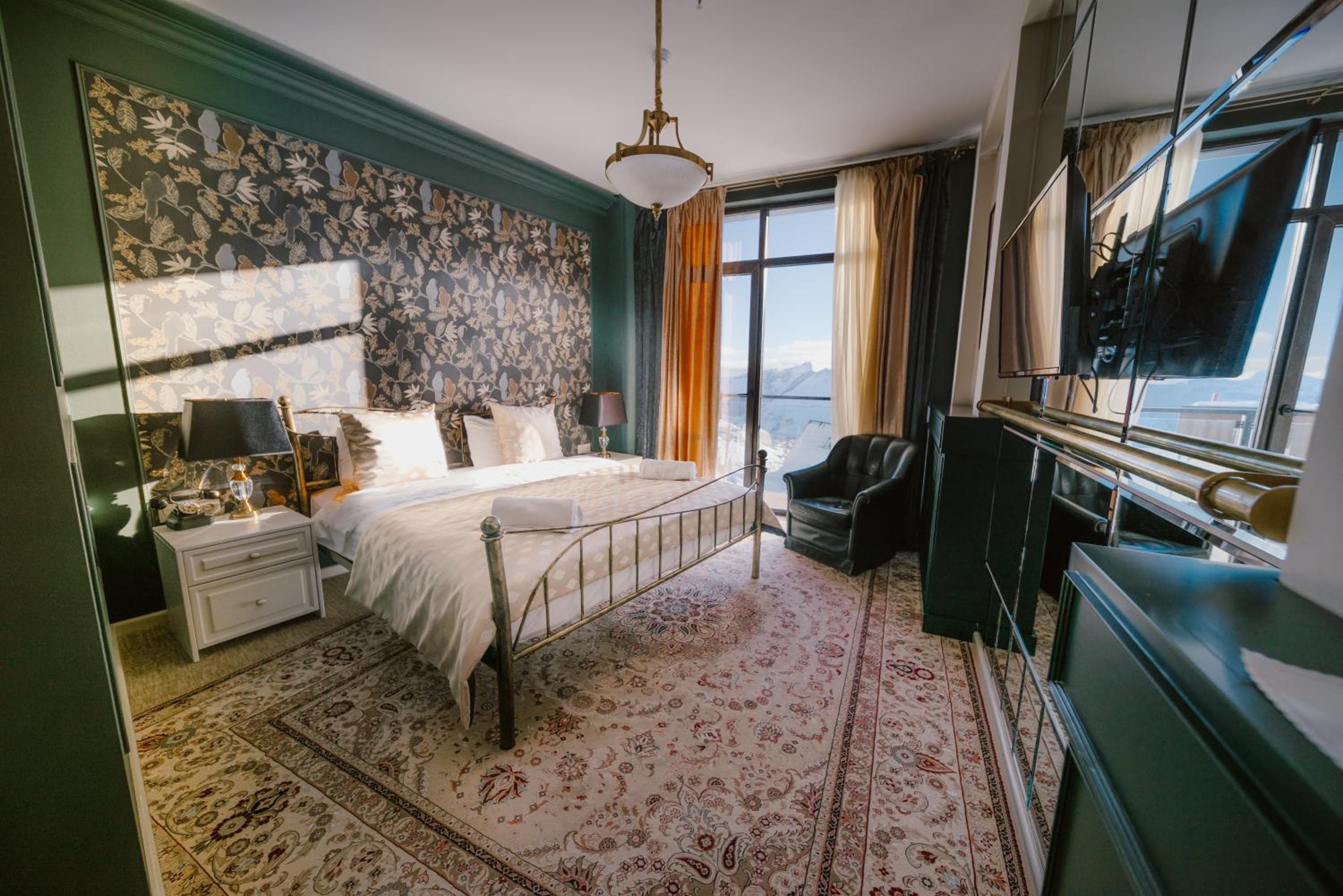 King Room with Mountain View
