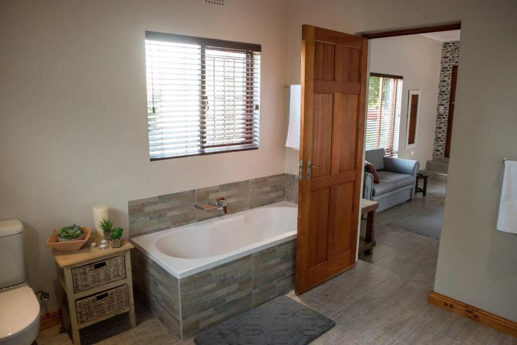 One-Bedroom Apartment - Photo 11