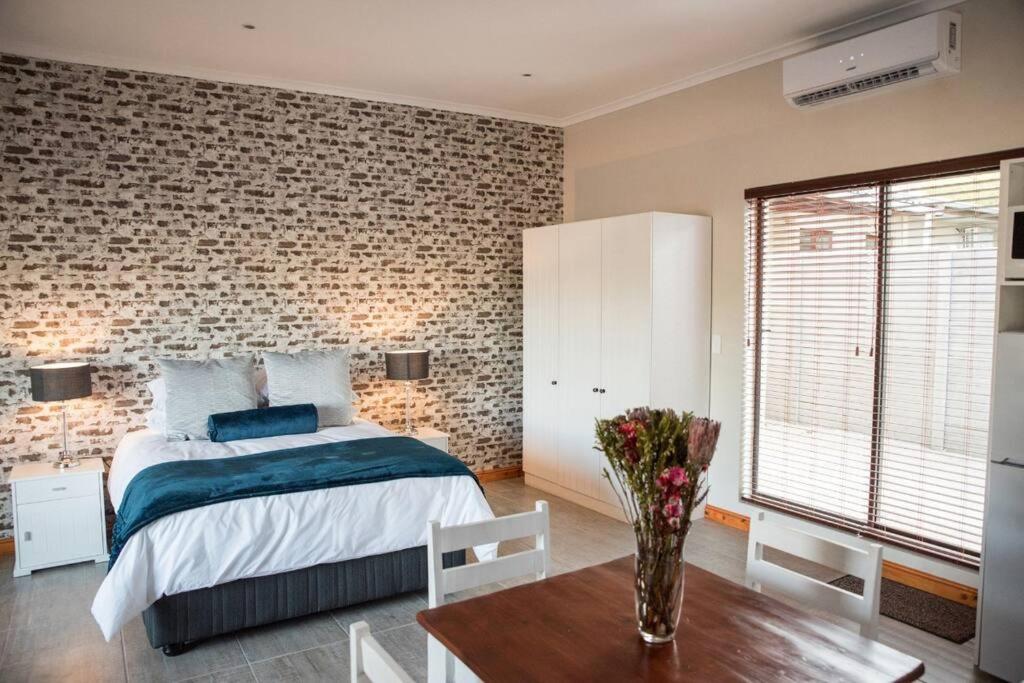 One-Bedroom Apartment - Photo 12