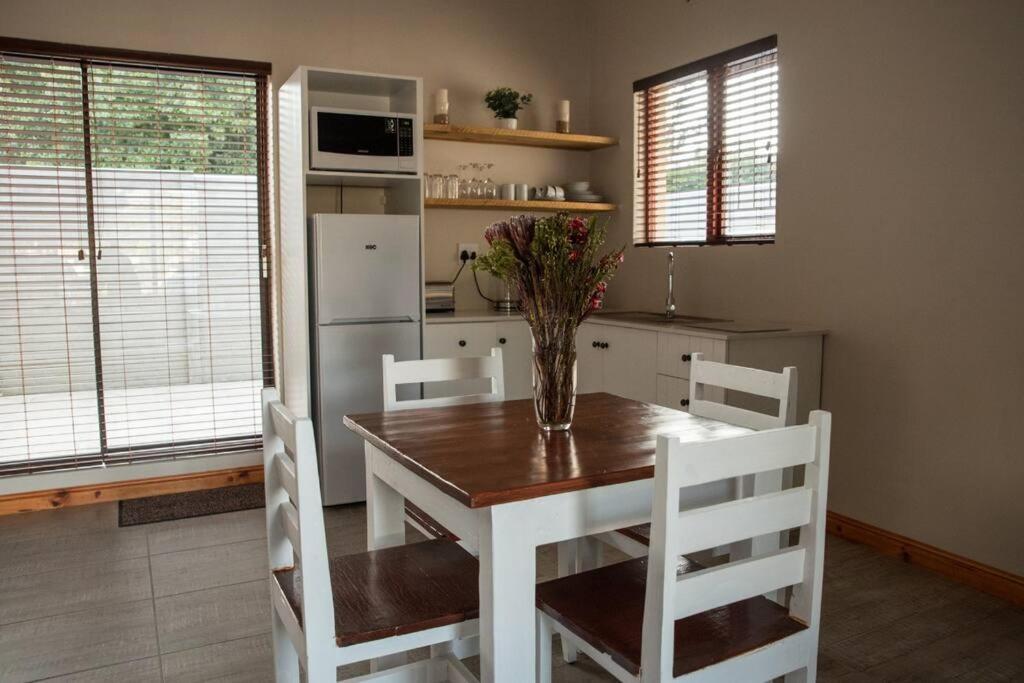 One-Bedroom Apartment - Photo 3