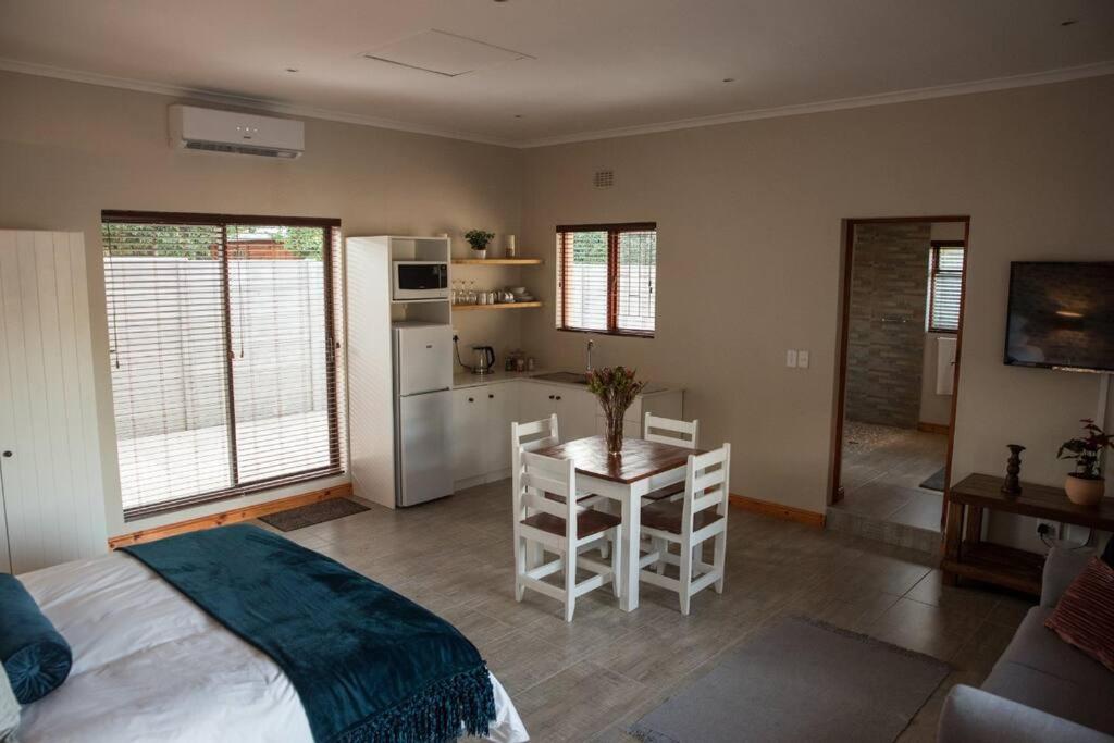 One-Bedroom Apartment - Photo 6