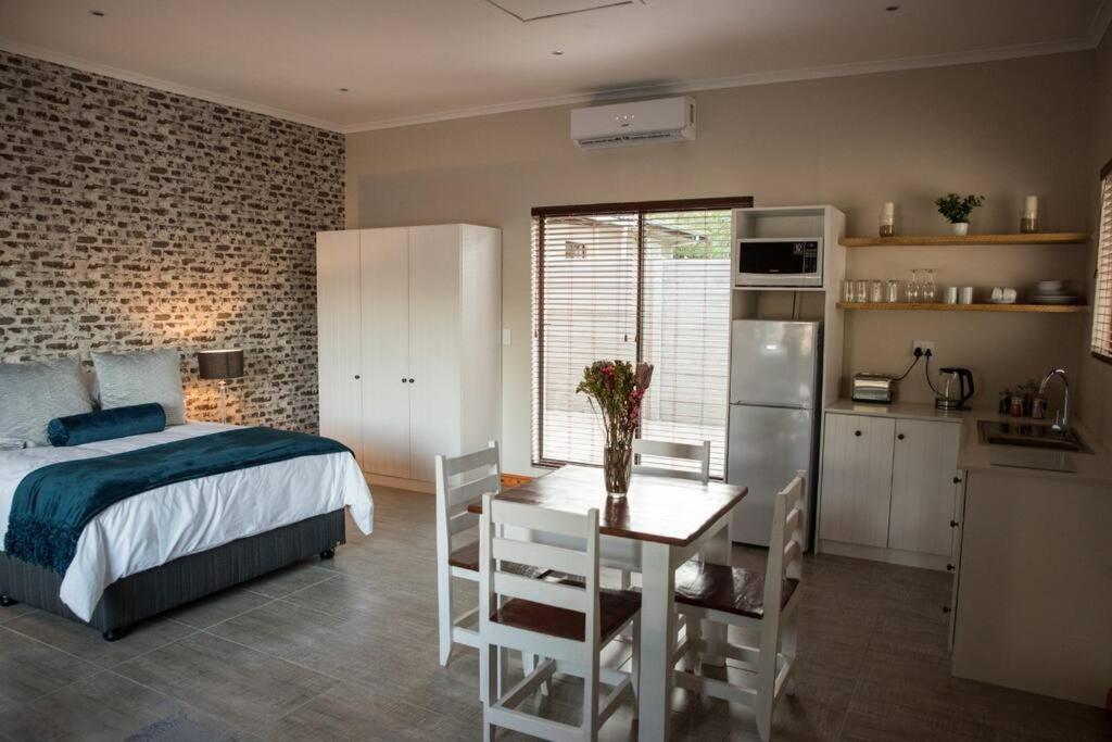 One-Bedroom Apartment - Photo 8