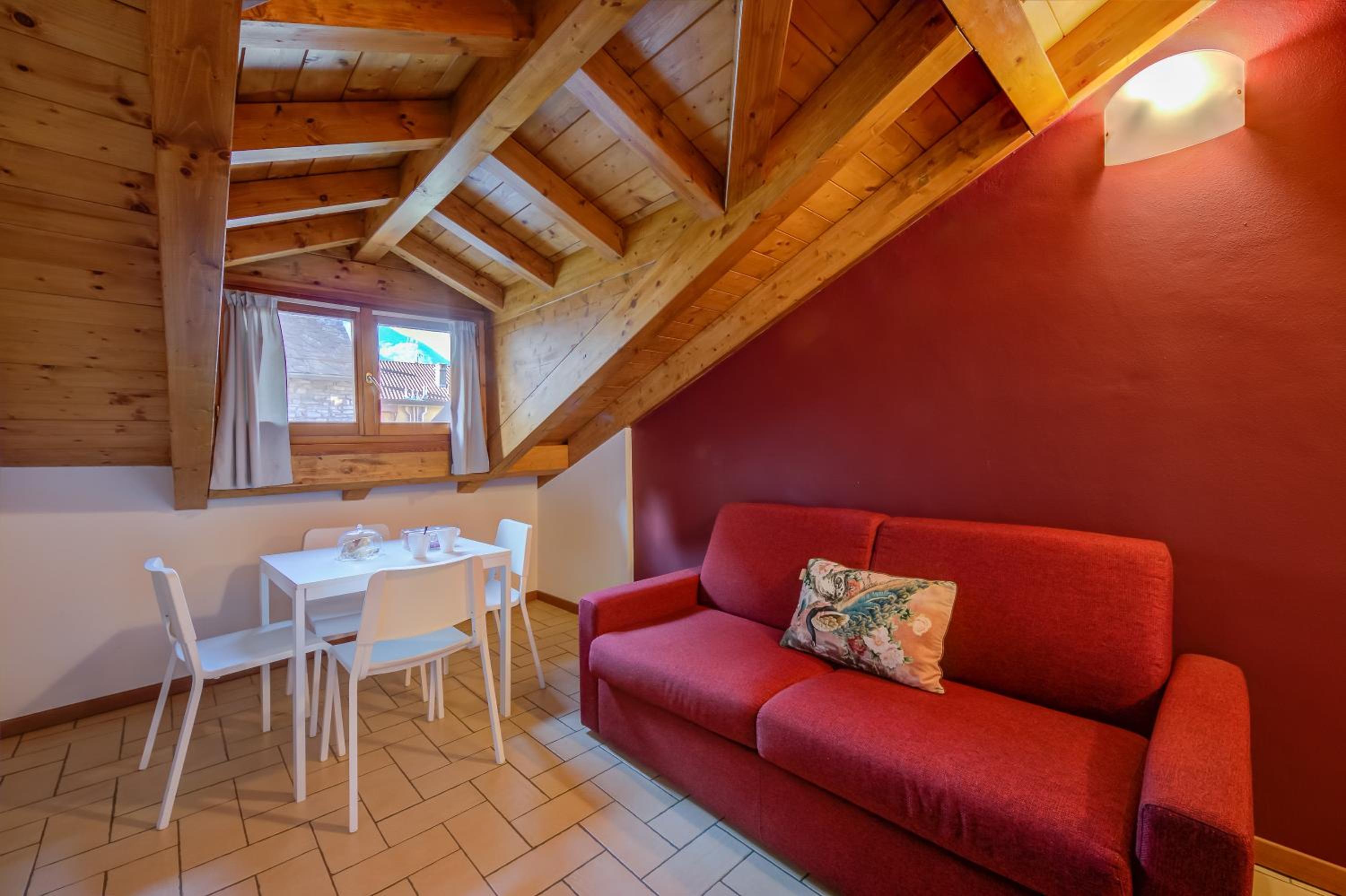 One-Bedroom Apartment - Photo 12