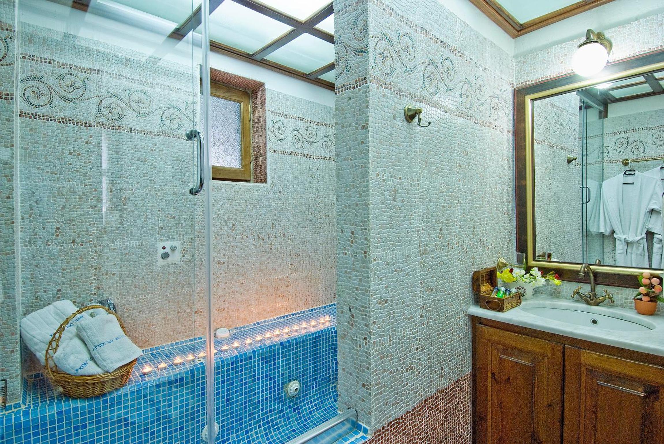 Deluxe Suite with Fireplace - Photo 3