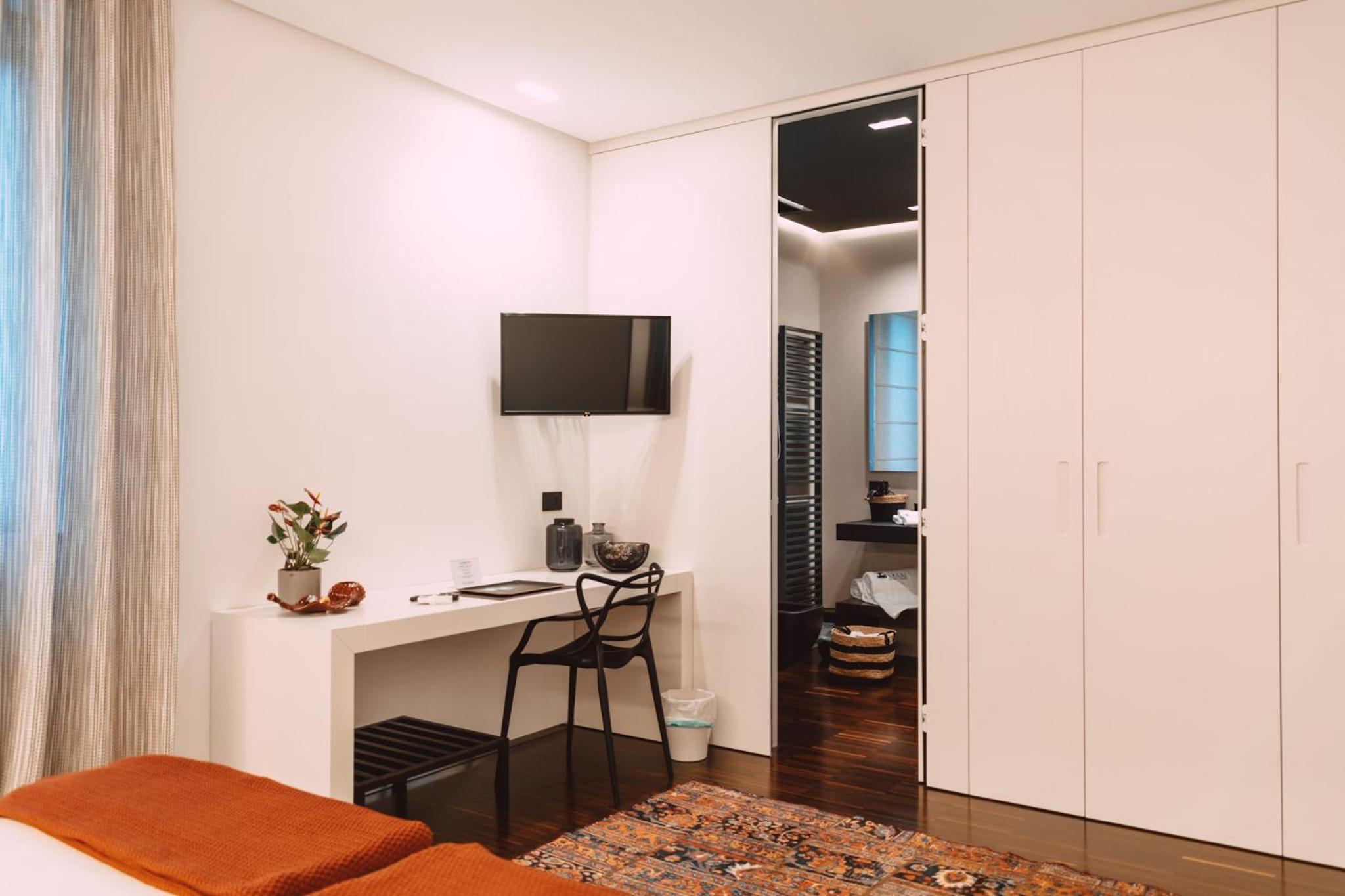 Double Room - Photo 8