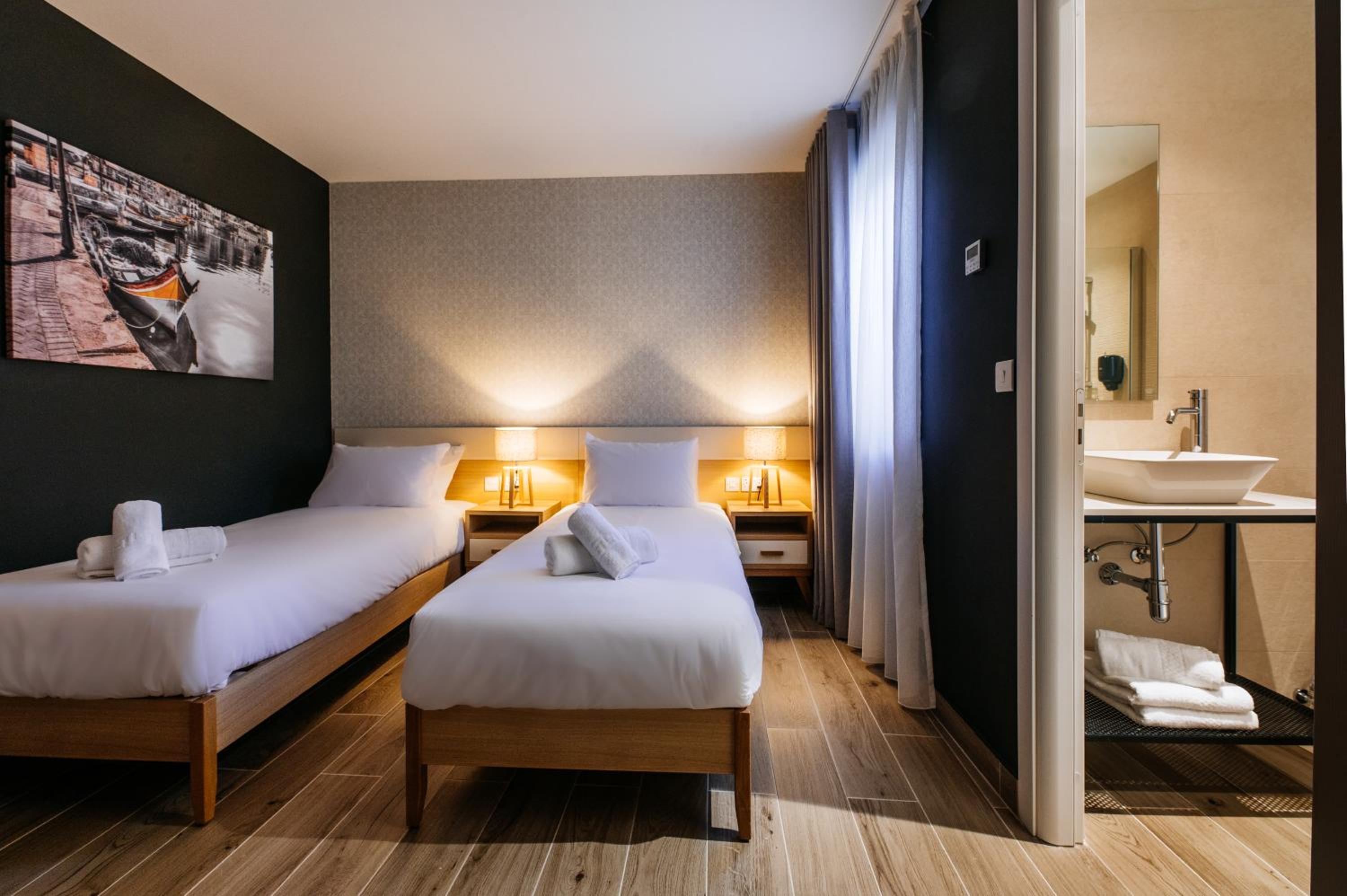 Superior Double or Twin Room - Annex - Photo 10