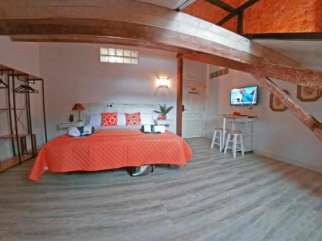 Standard King Room - Photo 44