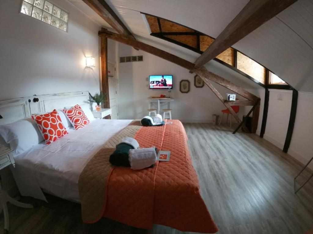 Standard King Room - Photo 53
