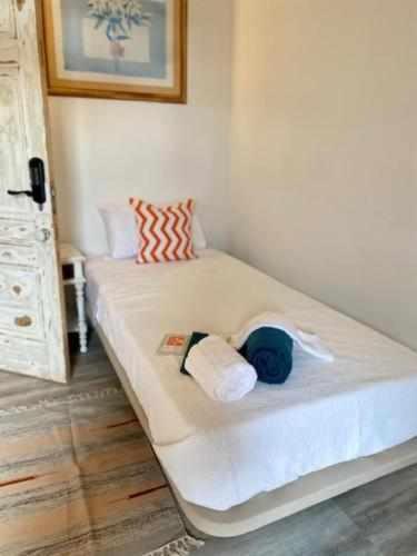 Twin Room with Private Bathroom - Photo 8