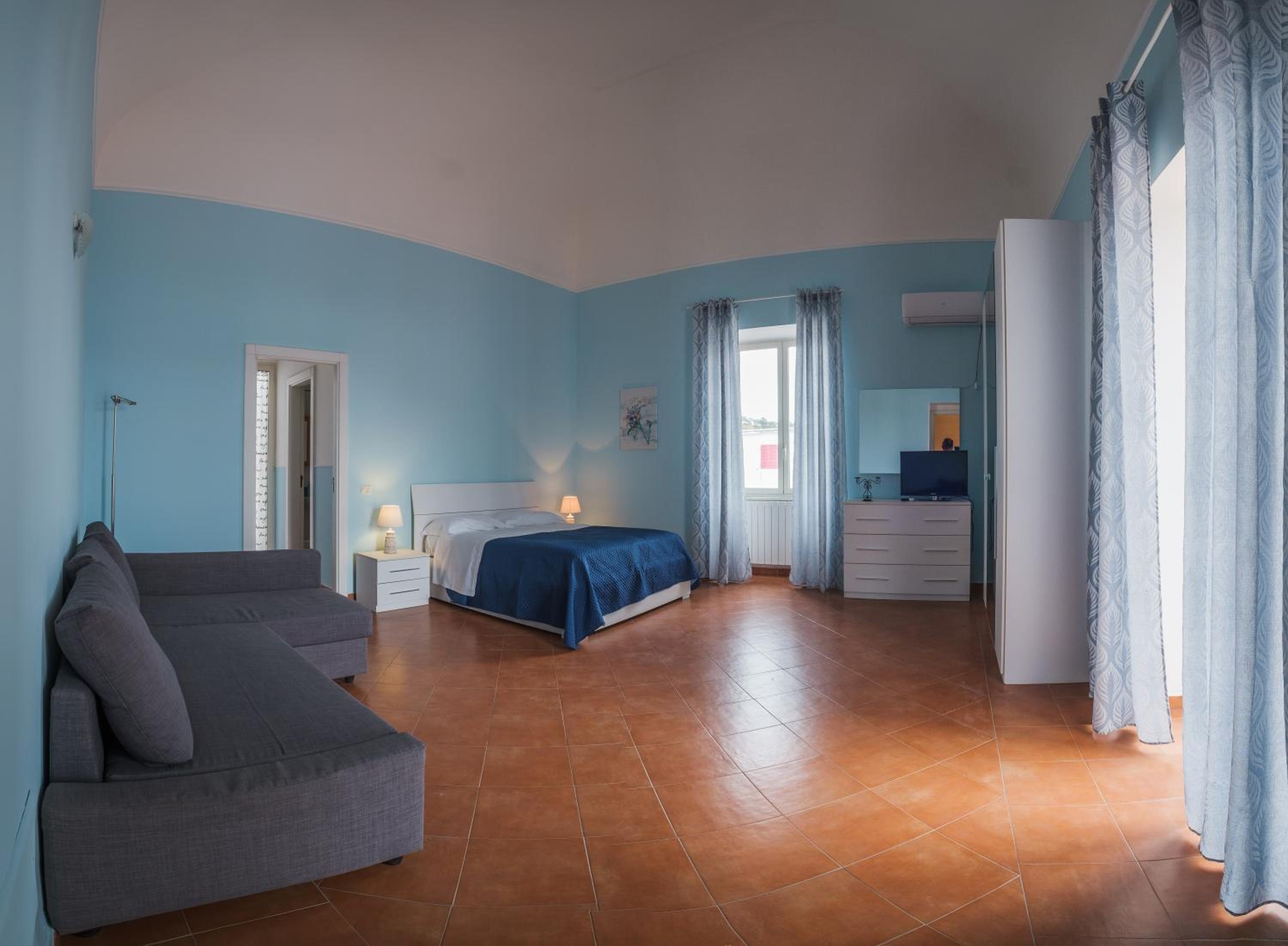 One-Bedroom Apartment with Sea View and Terrace photo 3