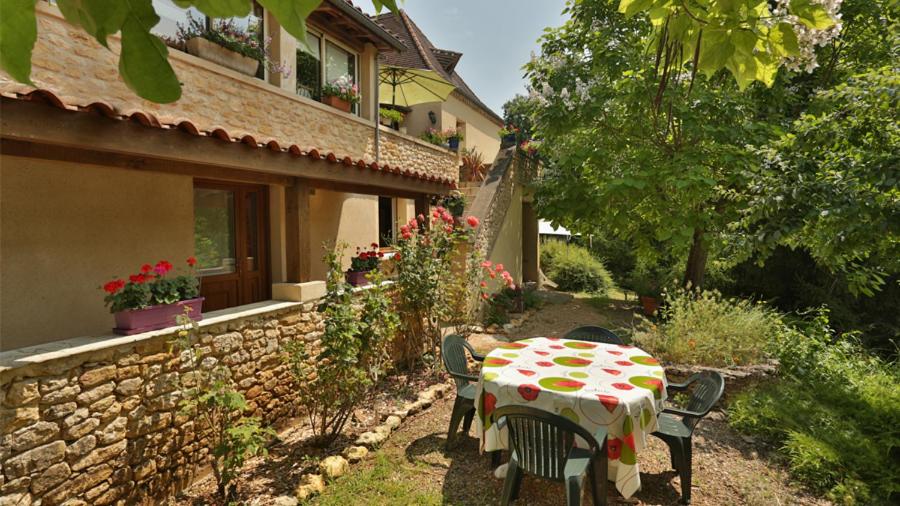 Apartment with Terrace - Photo 3