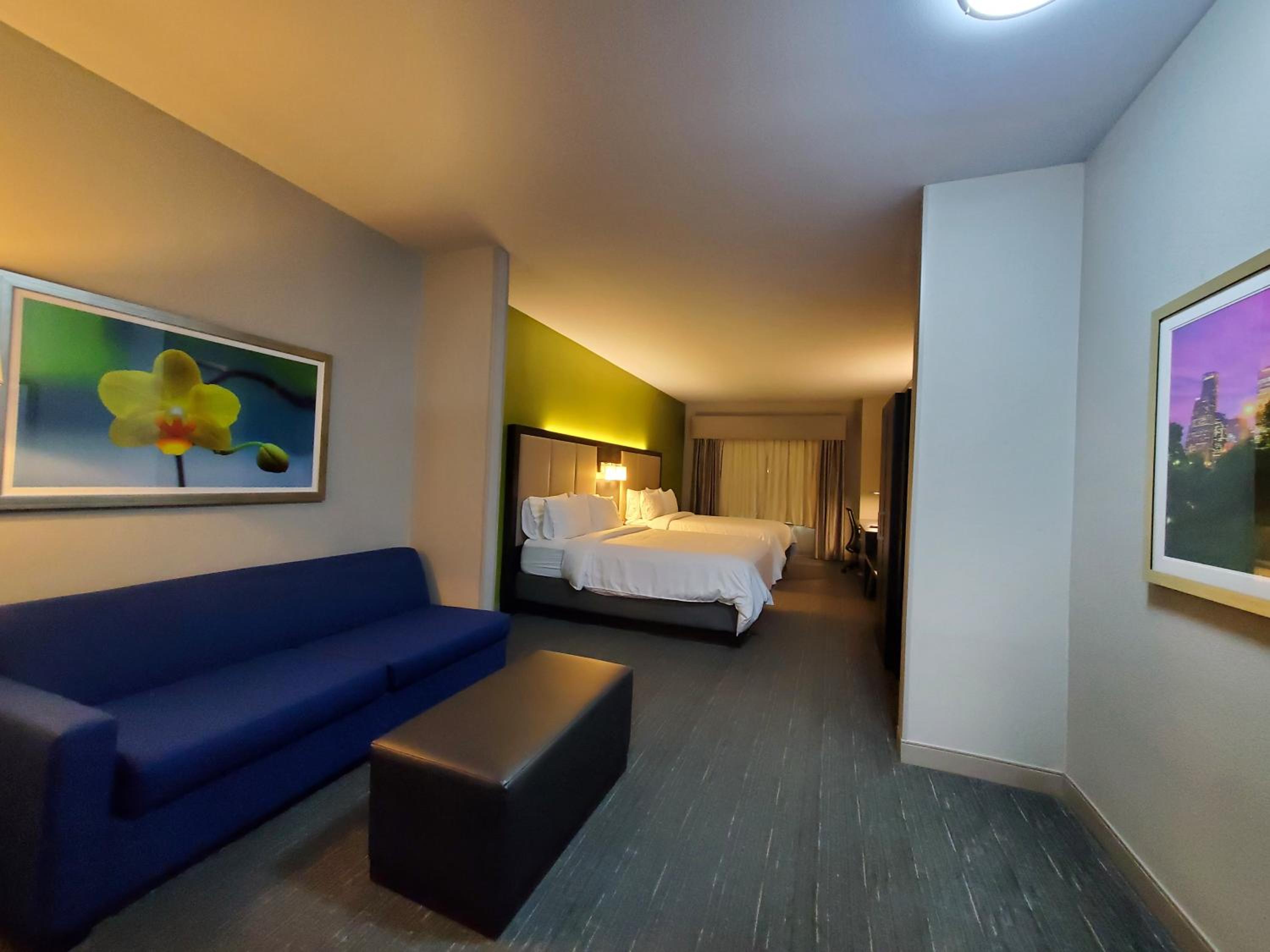 Queen Suite with Two Queen Beds - Photo 1