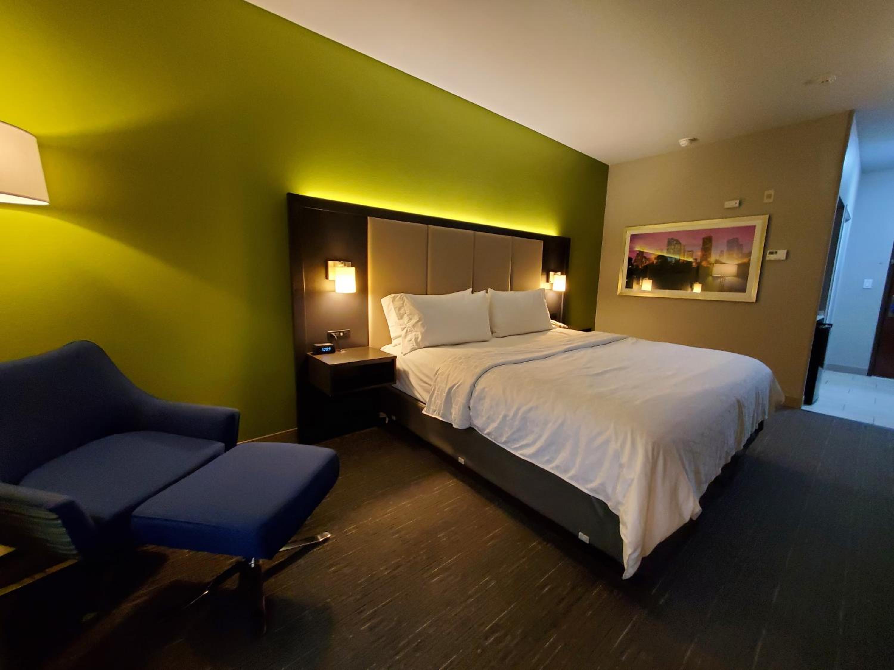 Standard King Room - Photo 3