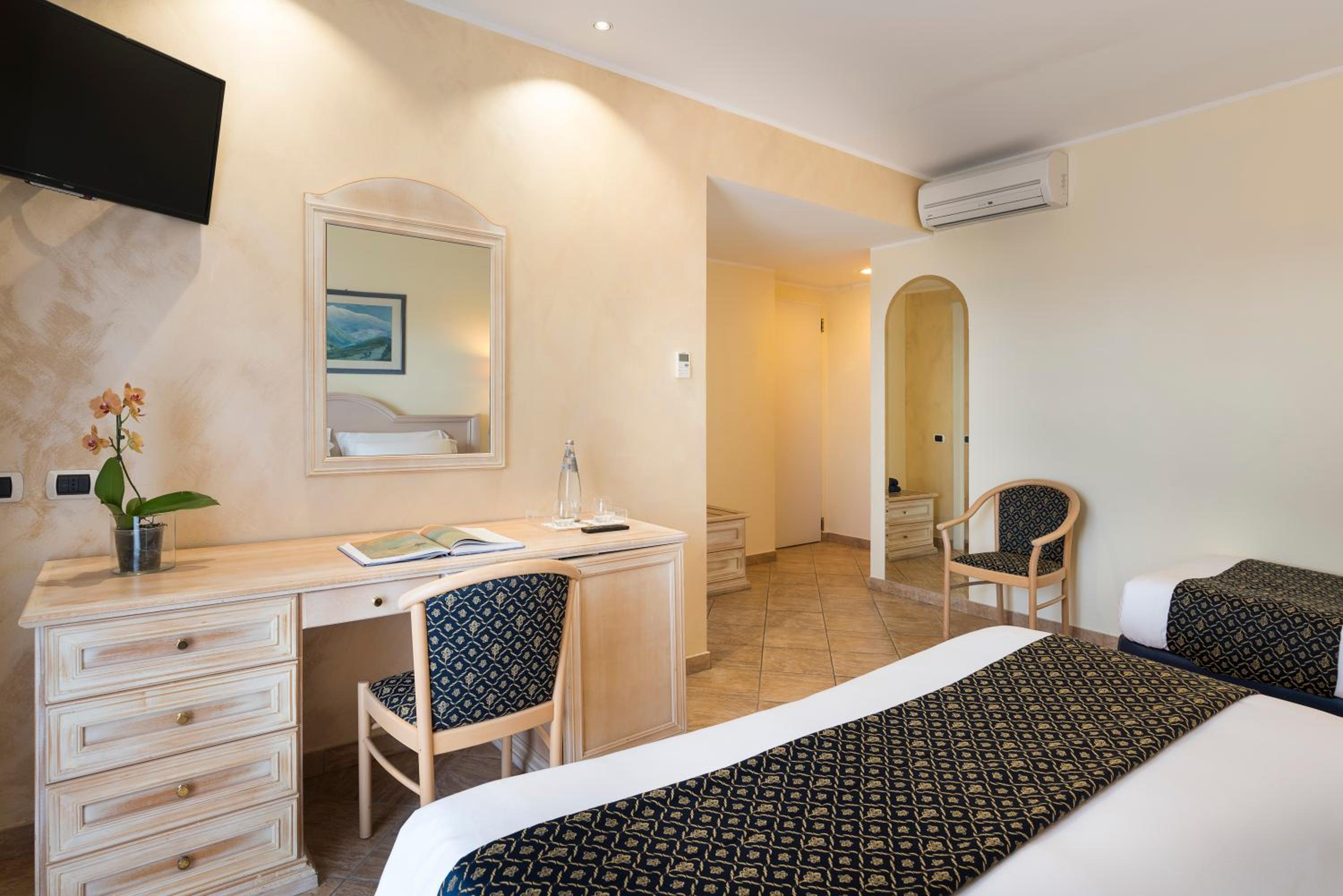 Triple Room - Photo 6