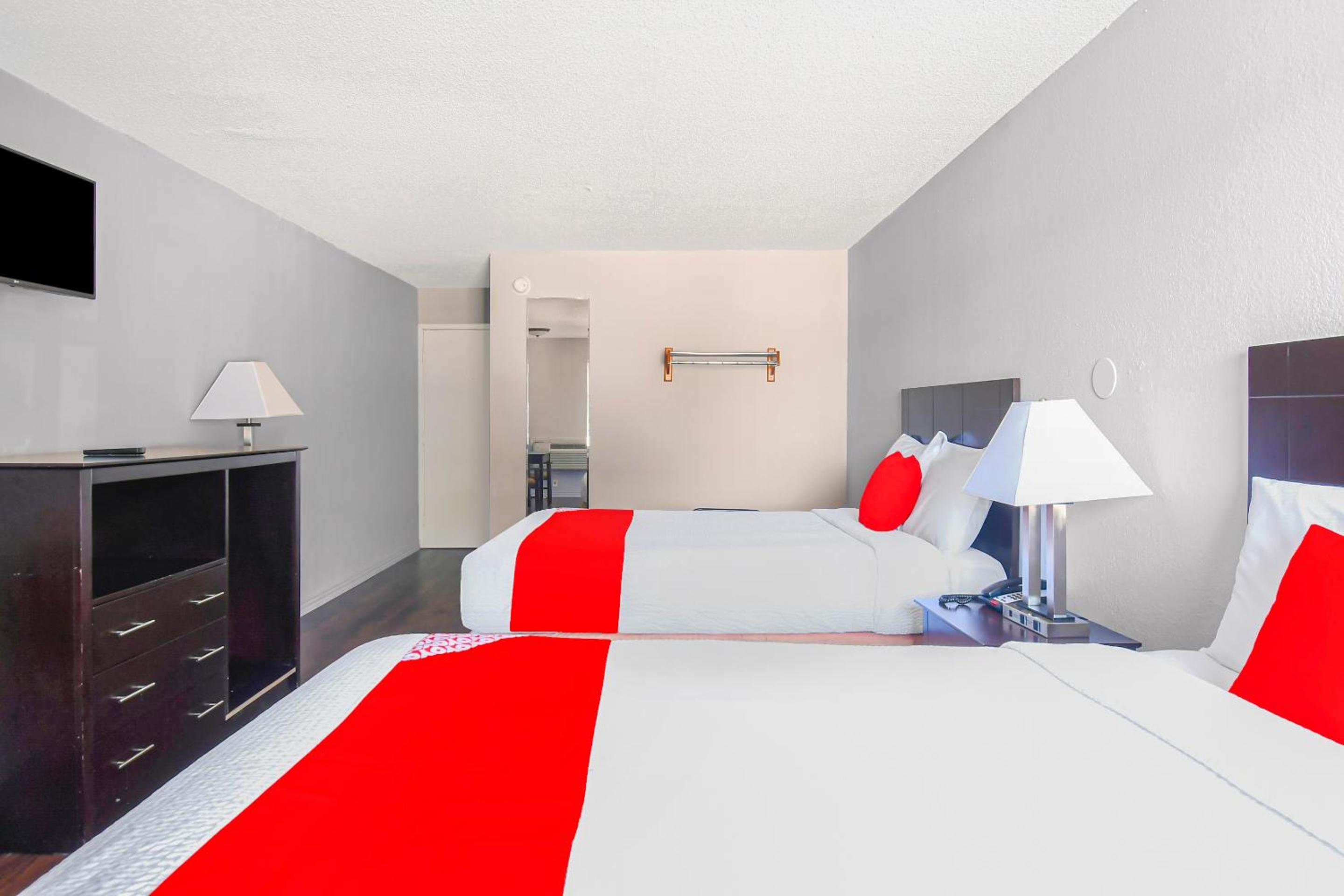 2 Full Bed Accessible - Photo 7