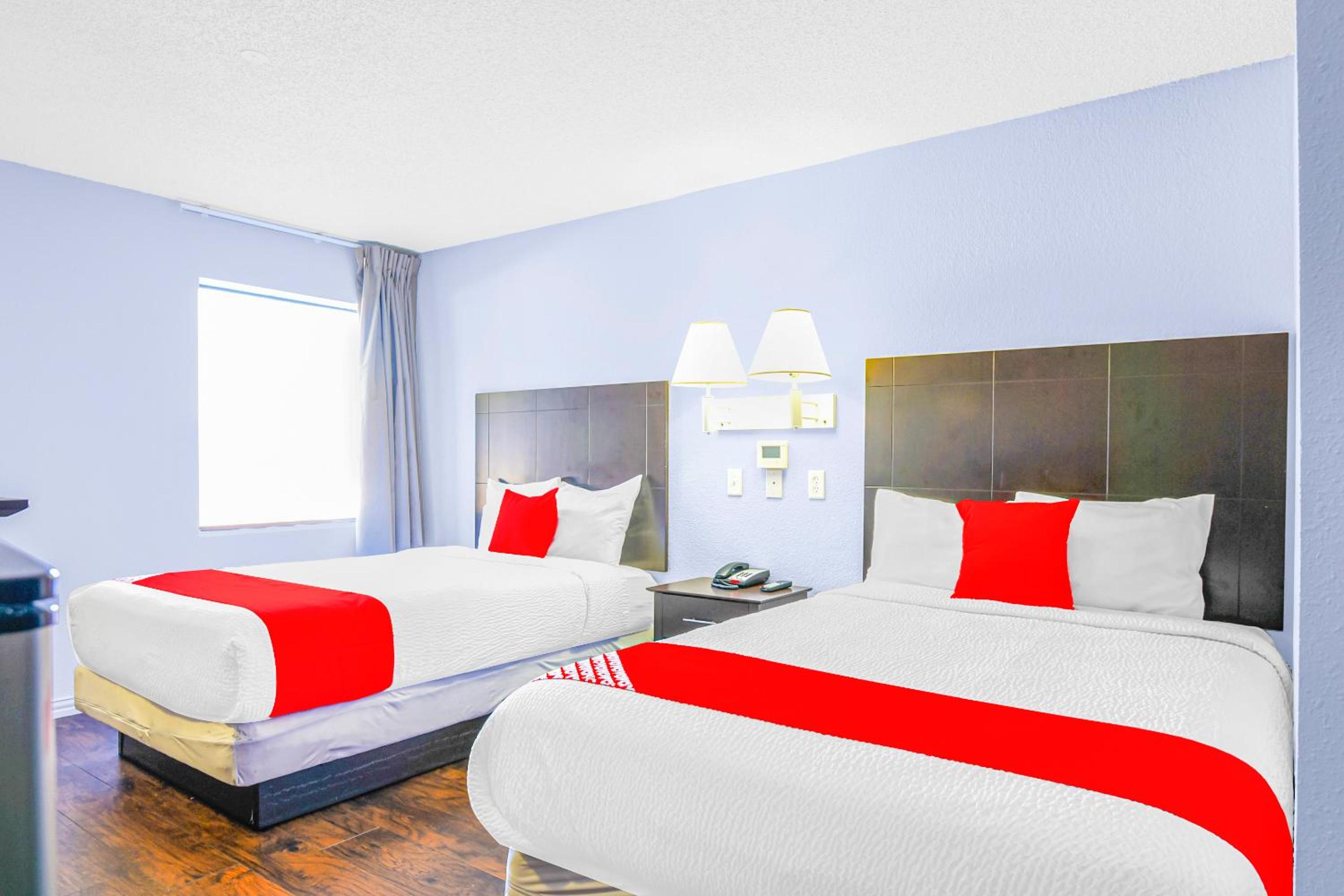 2 Full Bed Accessible - Photo 1