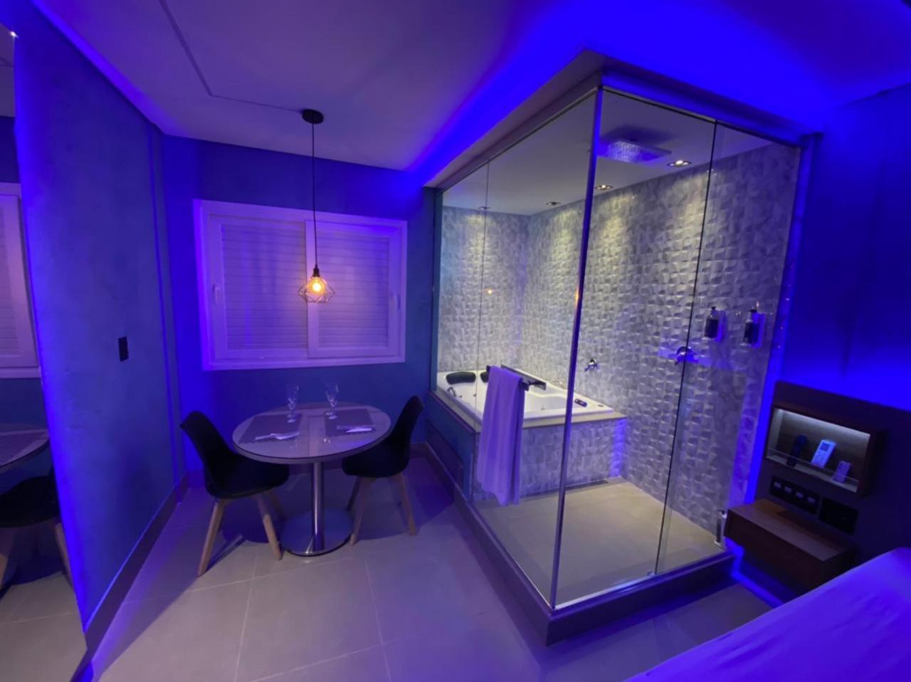 King Suite with Spa Bath - Photo 1