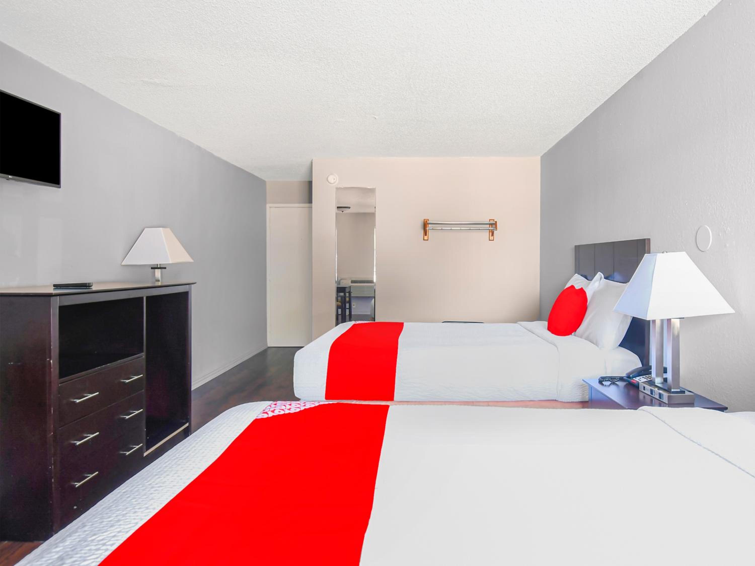 2 Full Bed Accessible - Photo 6