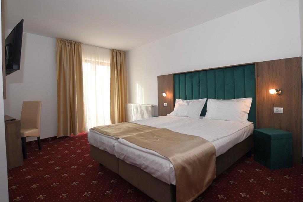 Deluxe Double or Twin Room photo 1