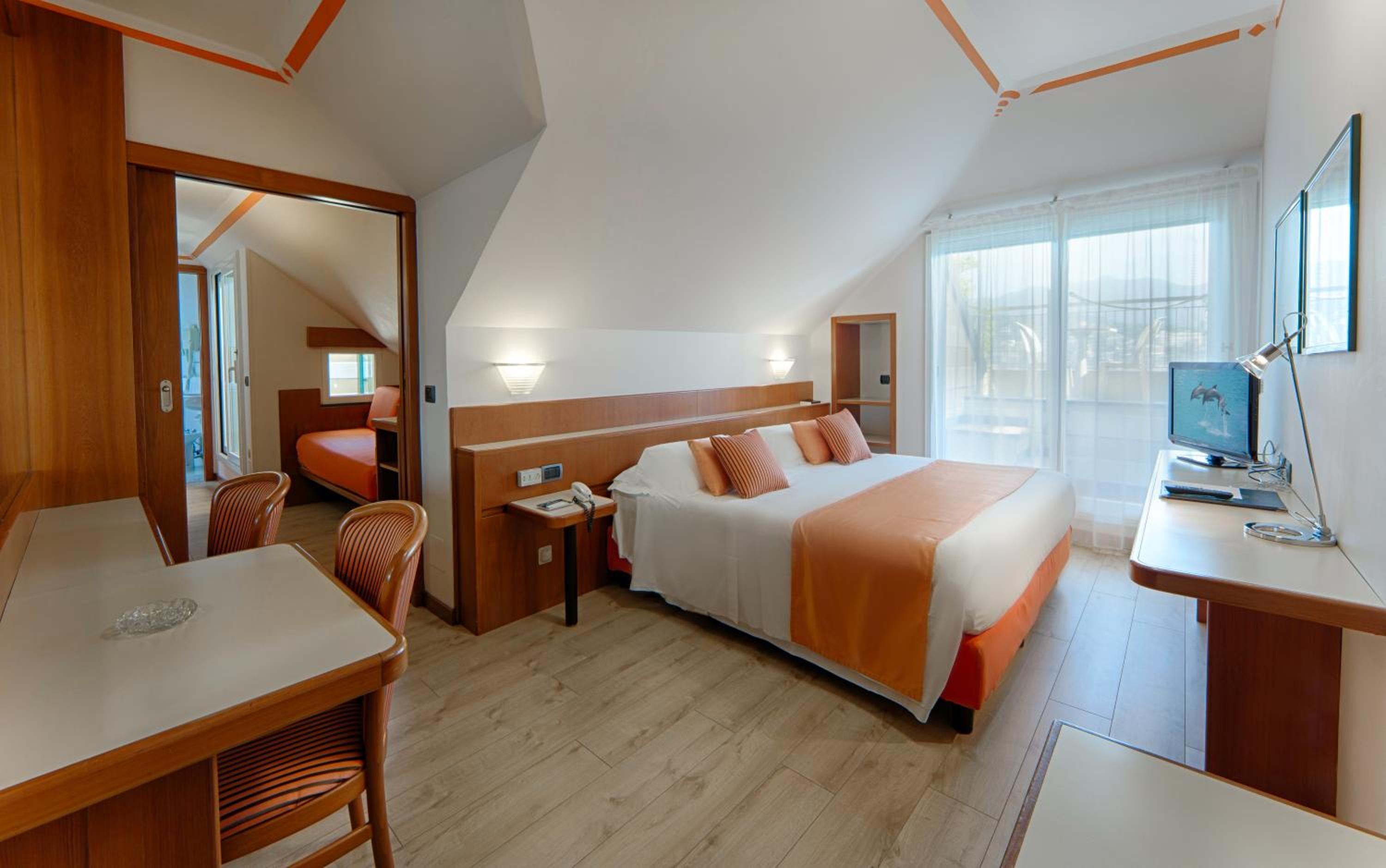 Deluxe Triple Room with Two Balconies and Sea View - Non-Smoking photo 2