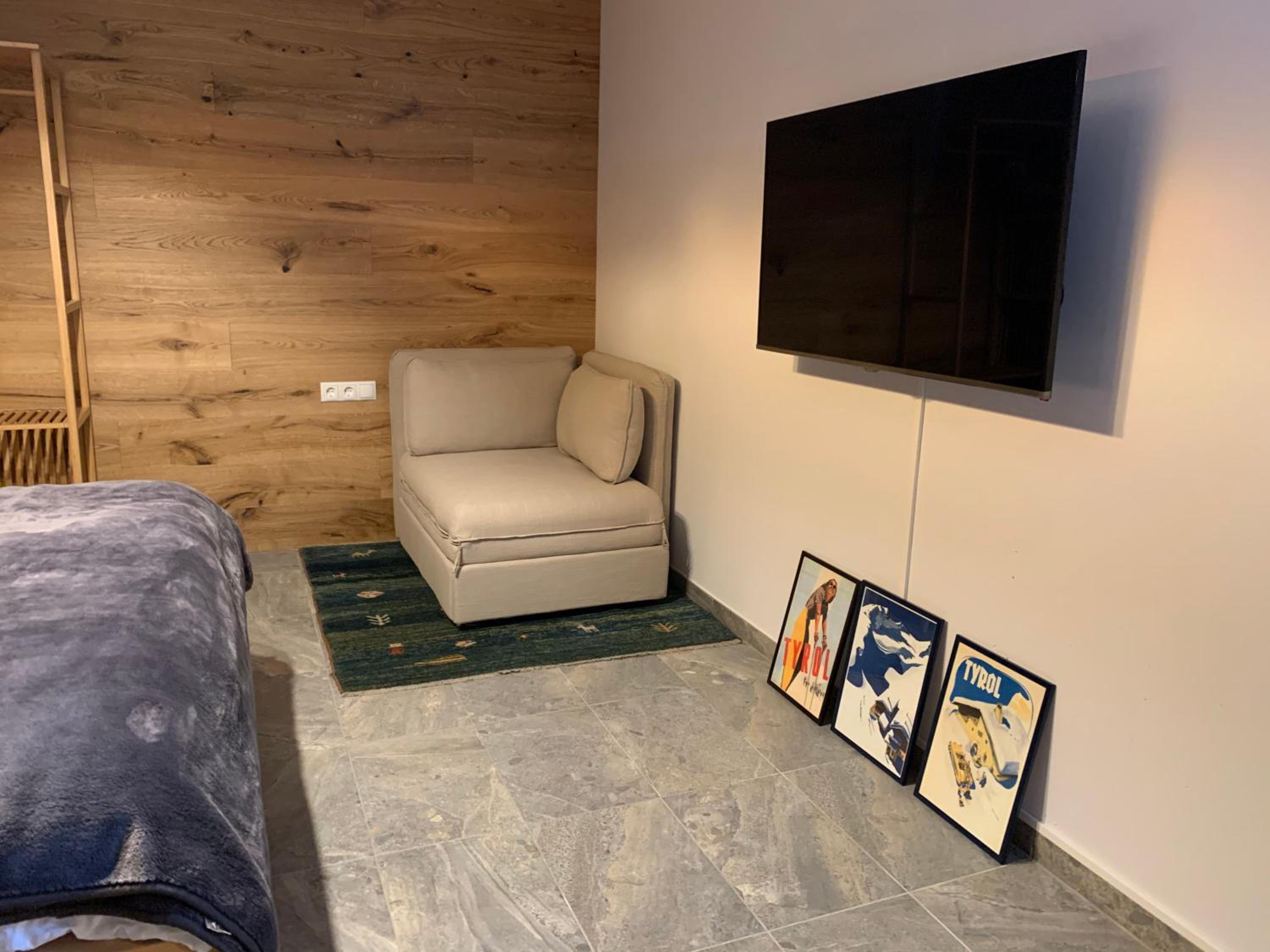 One-Bedroom Apartment - Non-Smoking photo 1