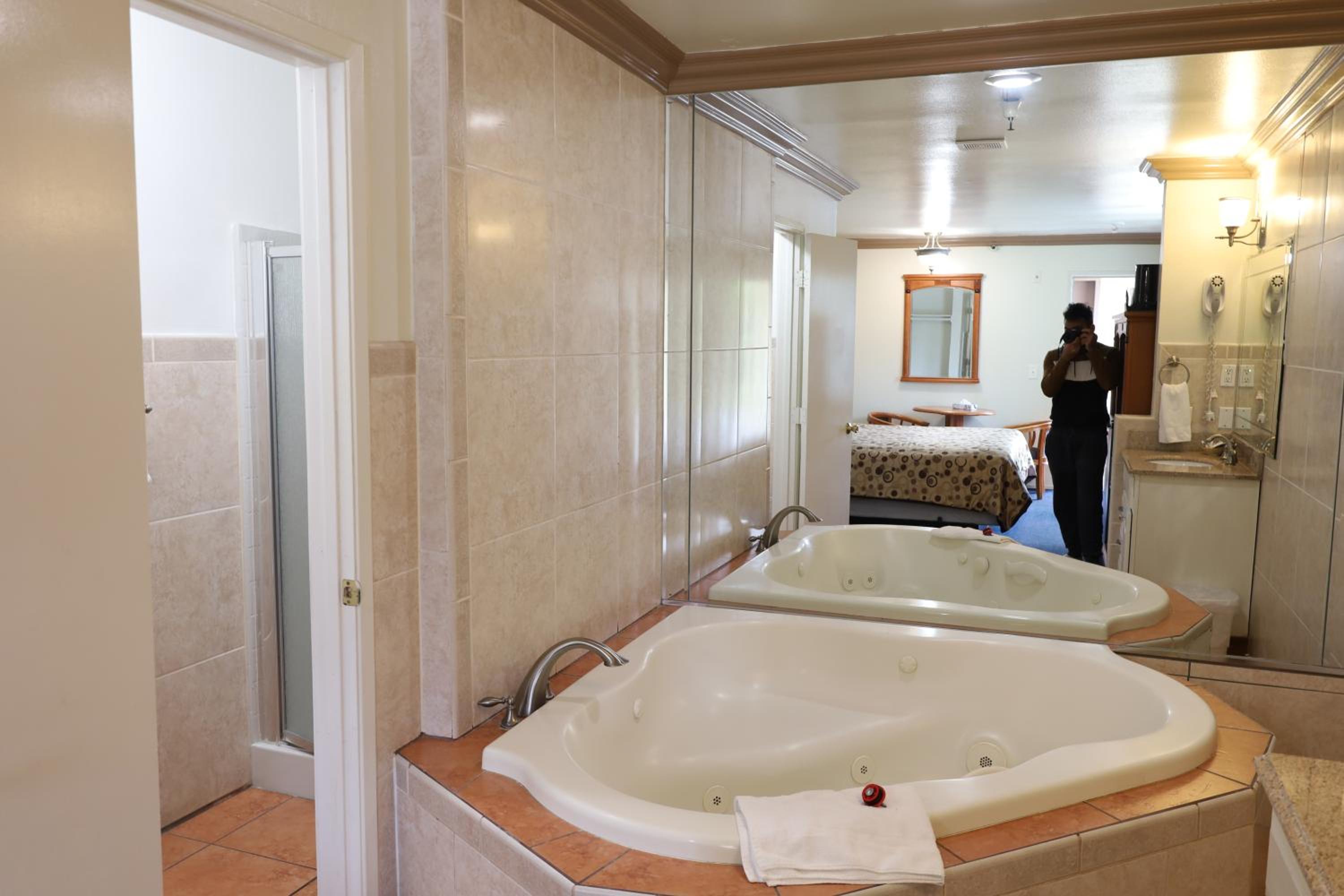 King Room with Spa Bath photo 2