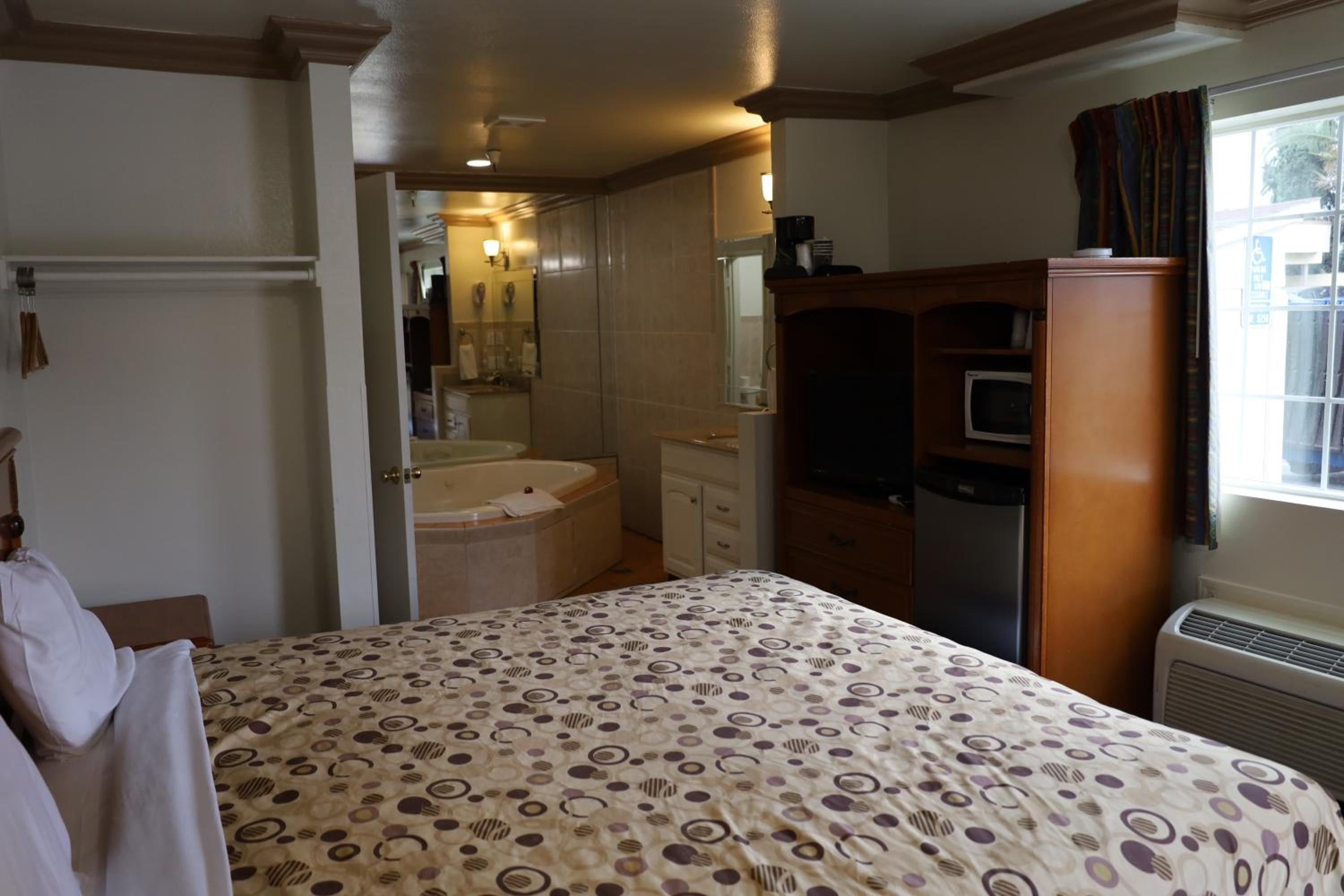 King Room with Spa Bath photo 1