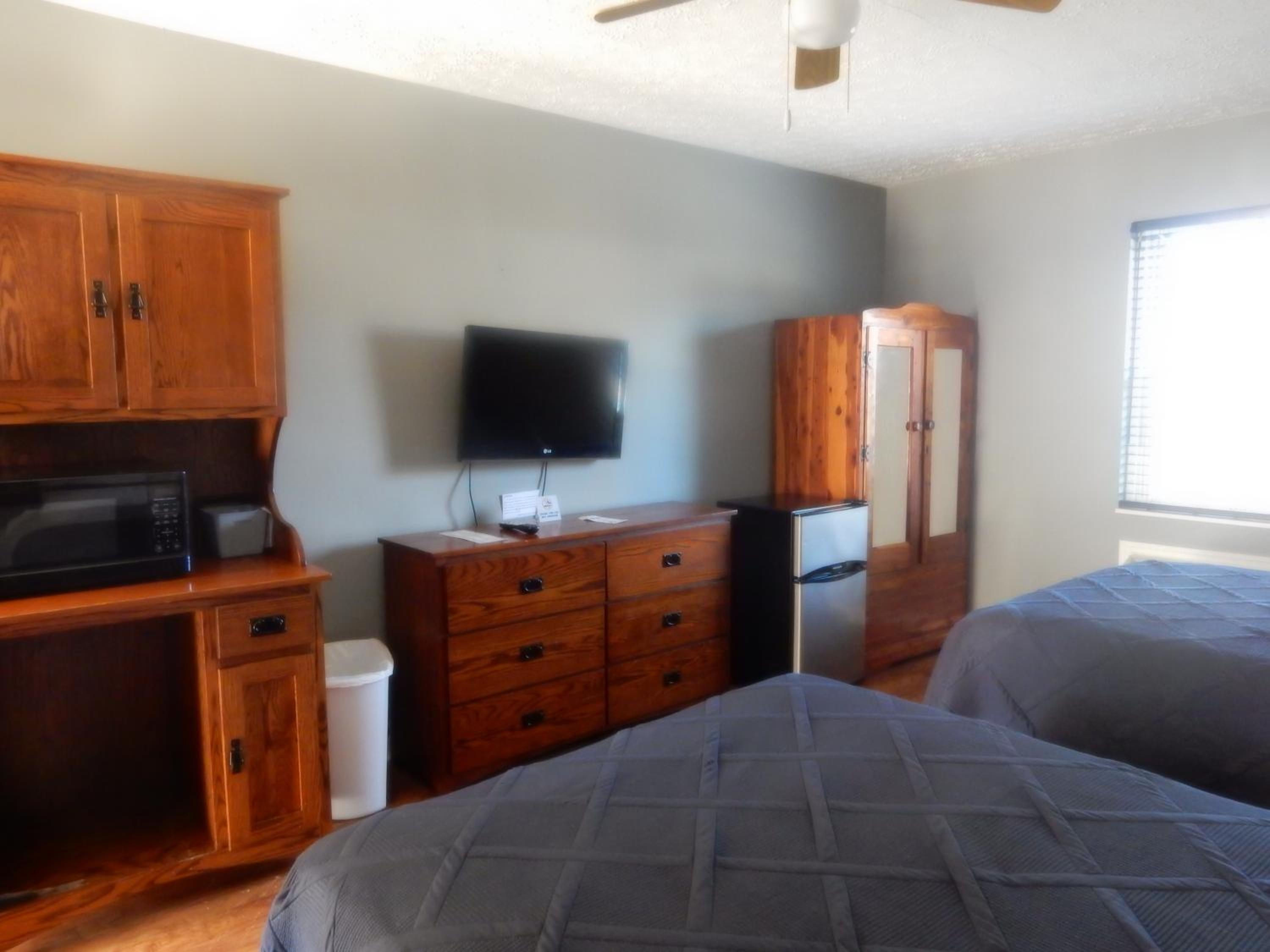 Standard Room with Two Double Beds photo 3