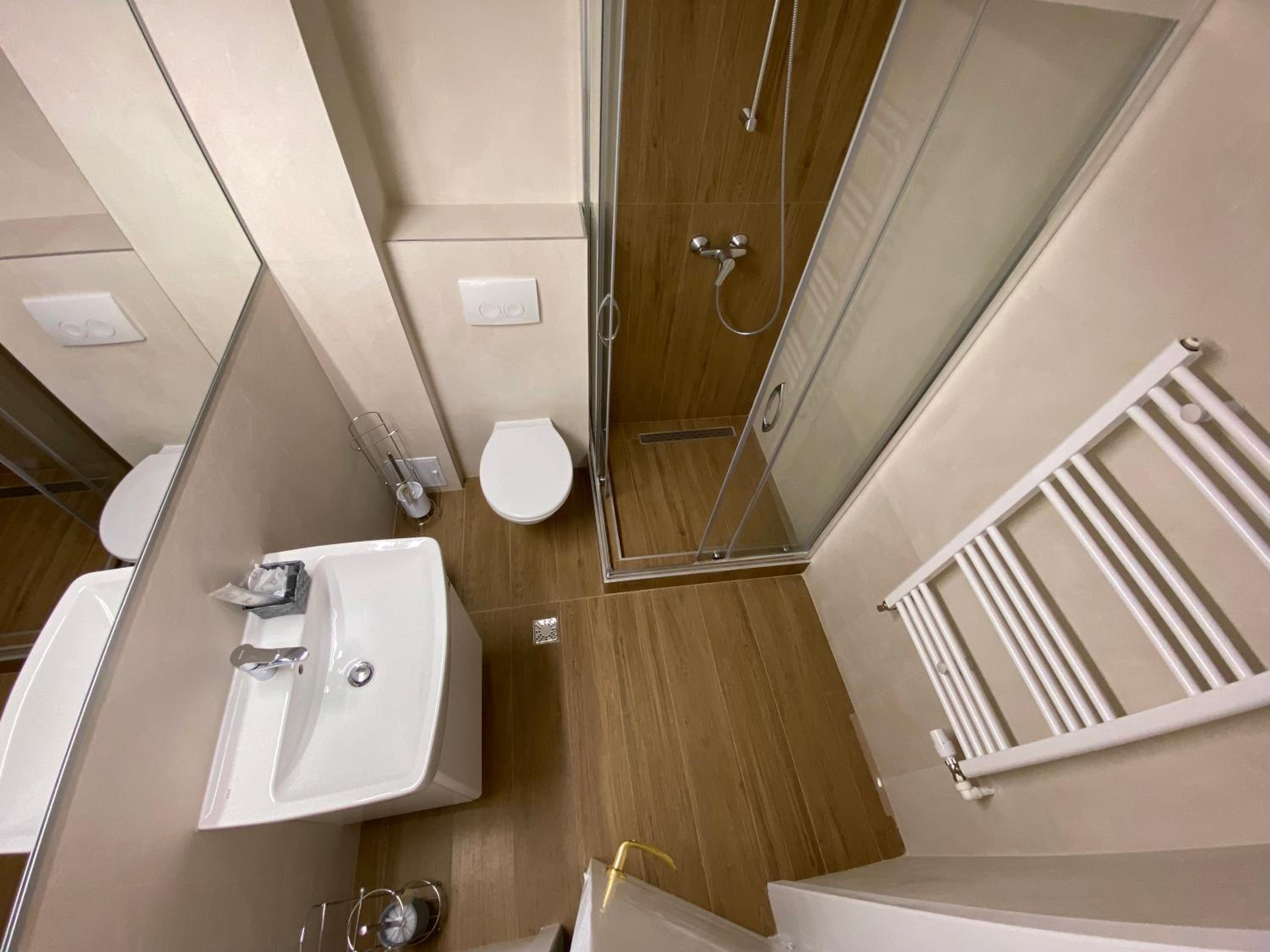 Double Room with Balcony - Photo 5