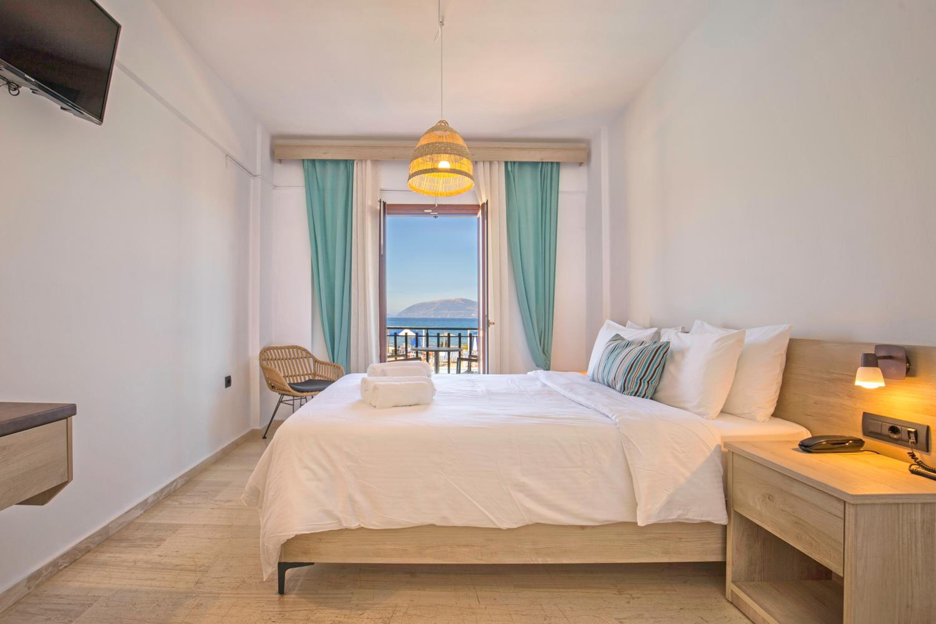 Double or Twin Room with Sea View