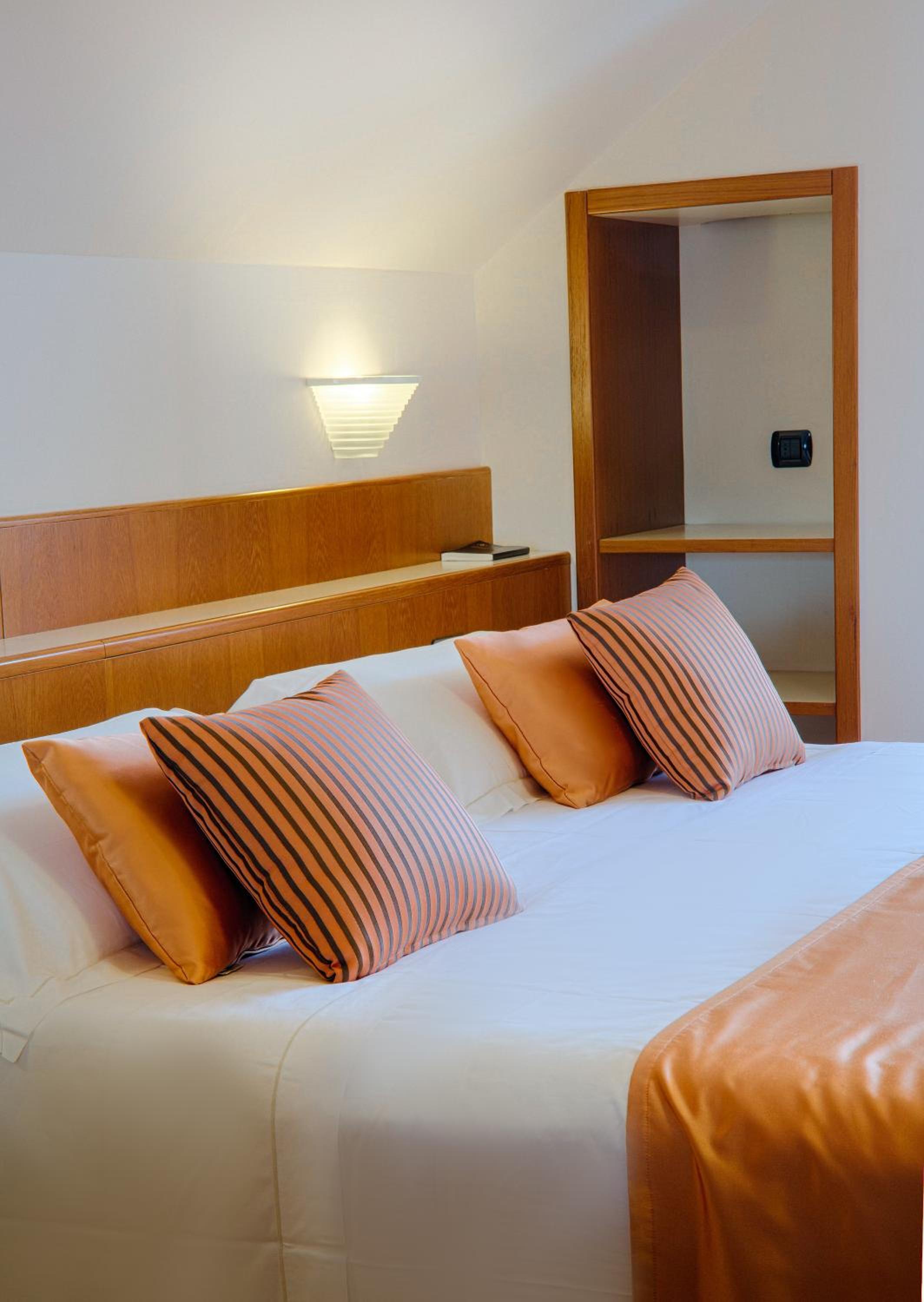 Deluxe Triple Room with Two Balconies and Sea View - Non-Smoking photo 3