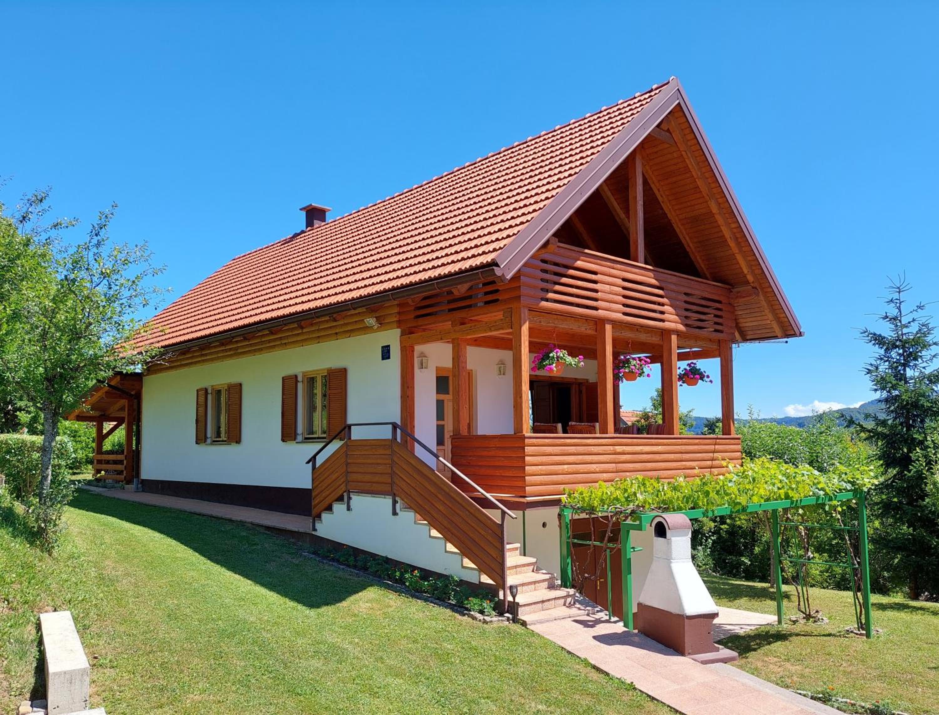 Three-Bedroom House photo 2