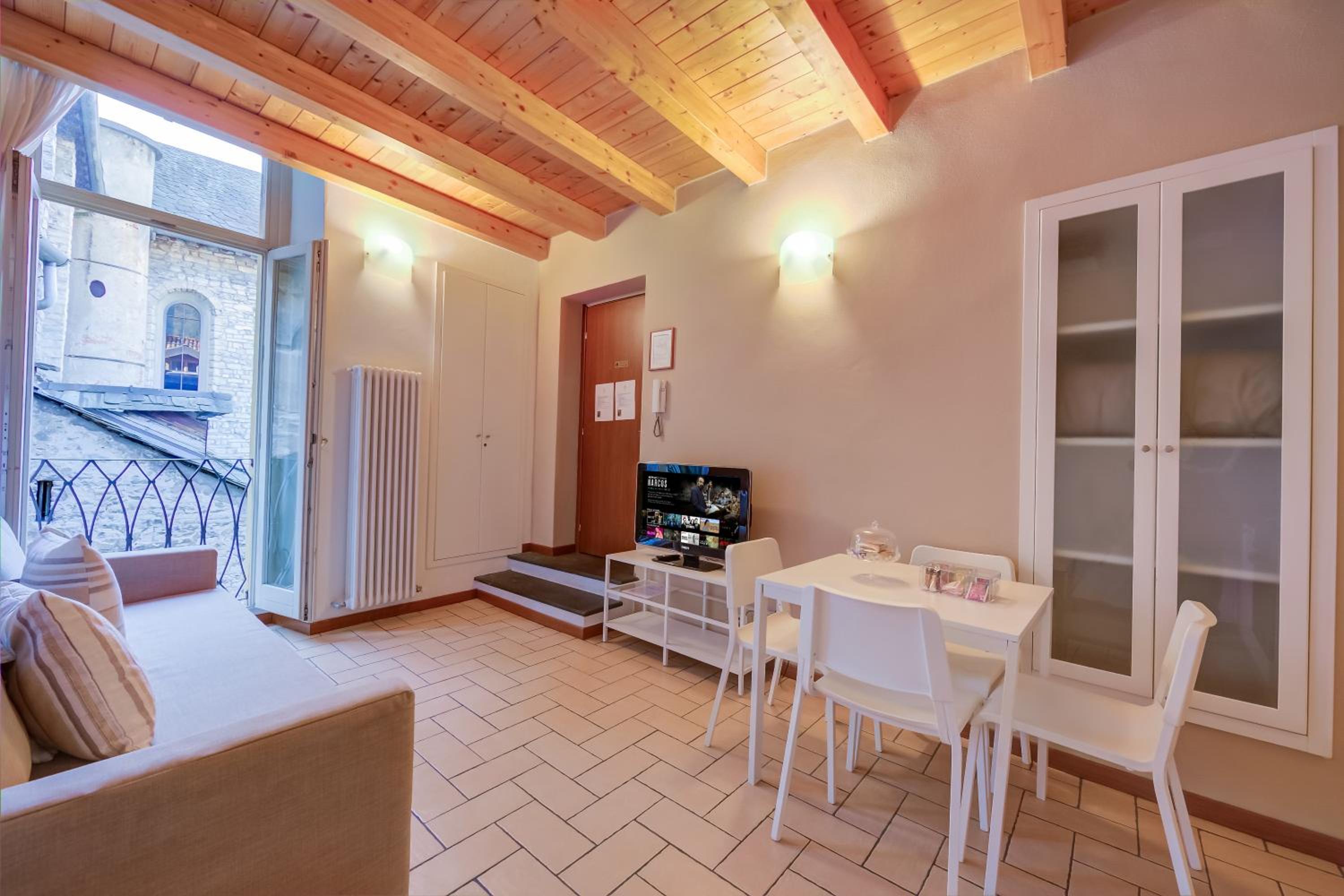 One-Bedroom Apartment - Photo 1