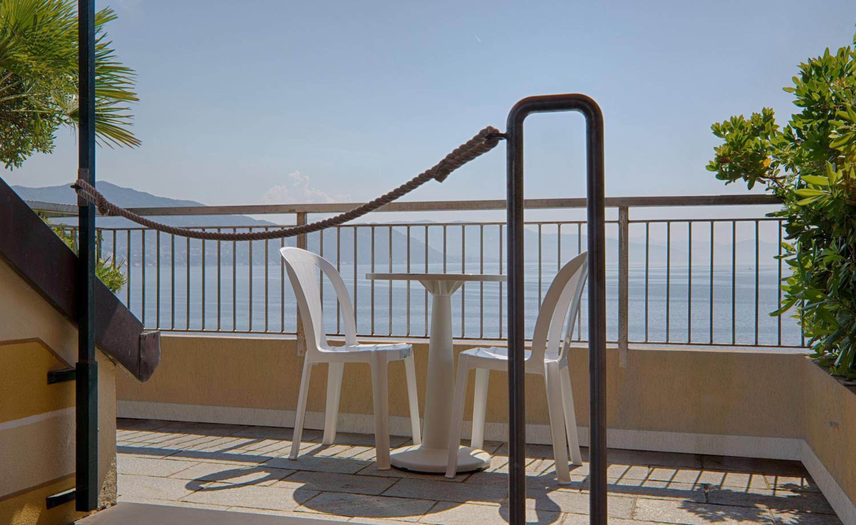 Room with Queen and Single Bed - Sea View - Photo 12