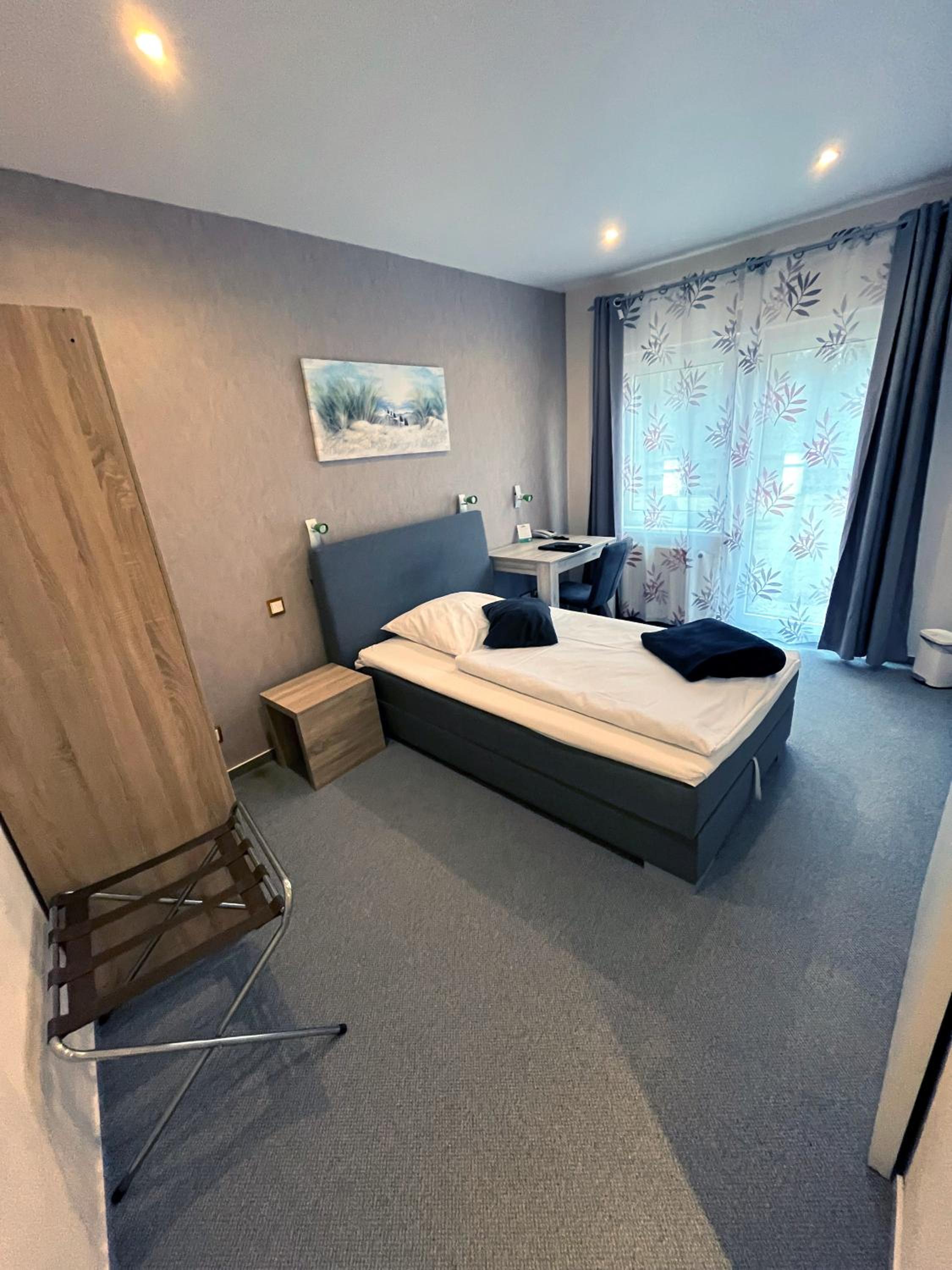 Single Room photo 2