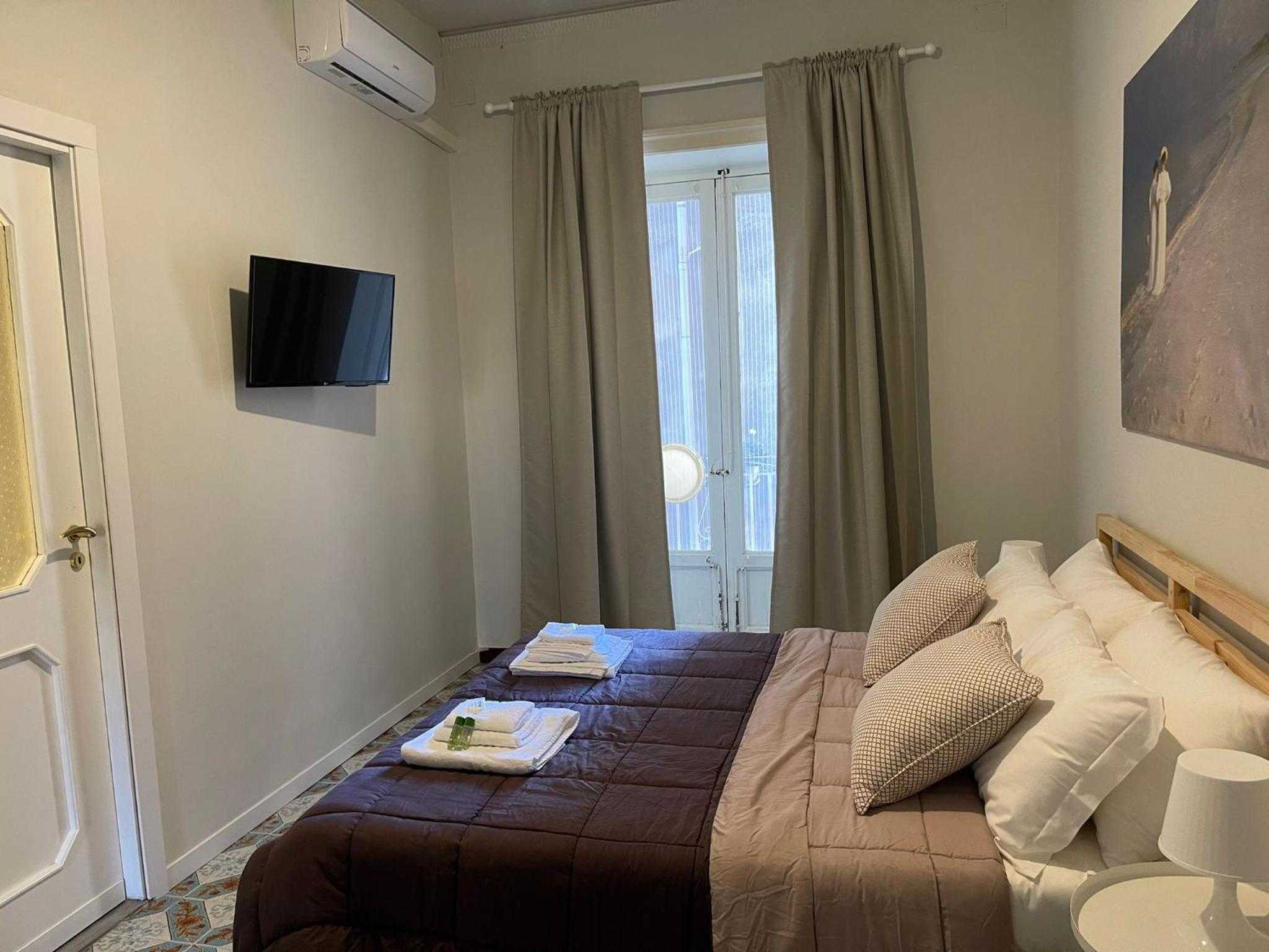 Deluxe Double Room with Side Sea View photo 3