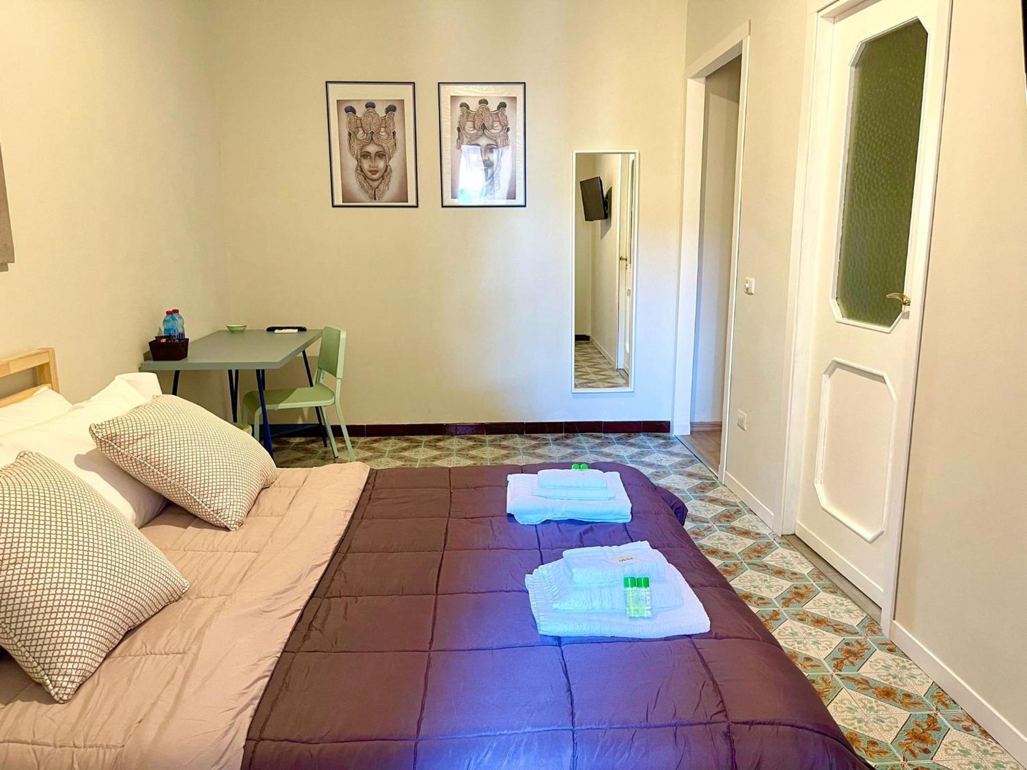 Deluxe Double Room with Side Sea View photo 2