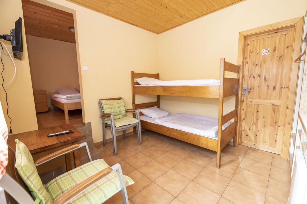 Quadruple Room with Bathroom - Photo 2