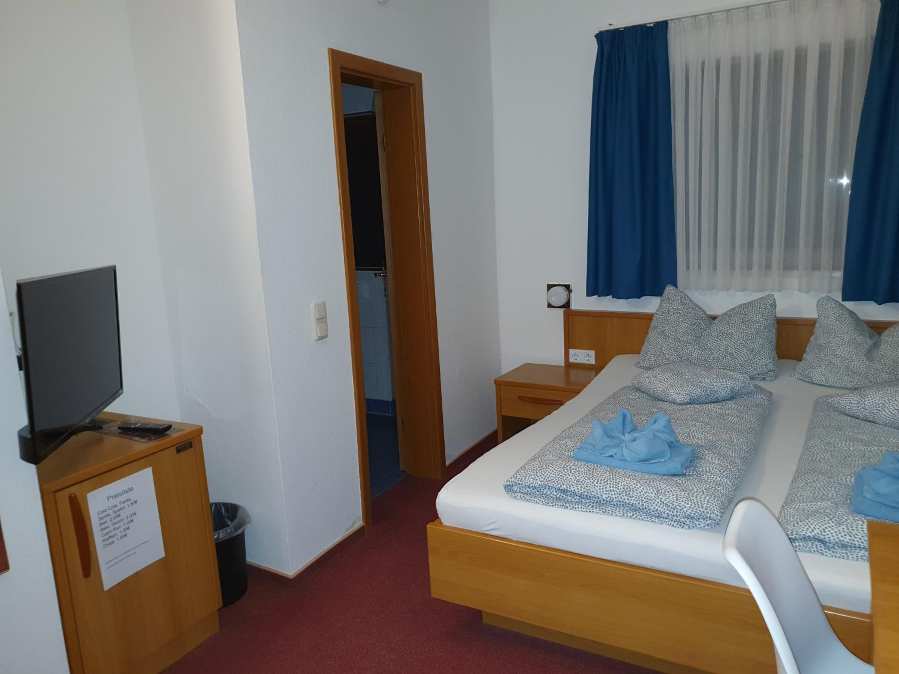 Standard Double Room - Photo 4