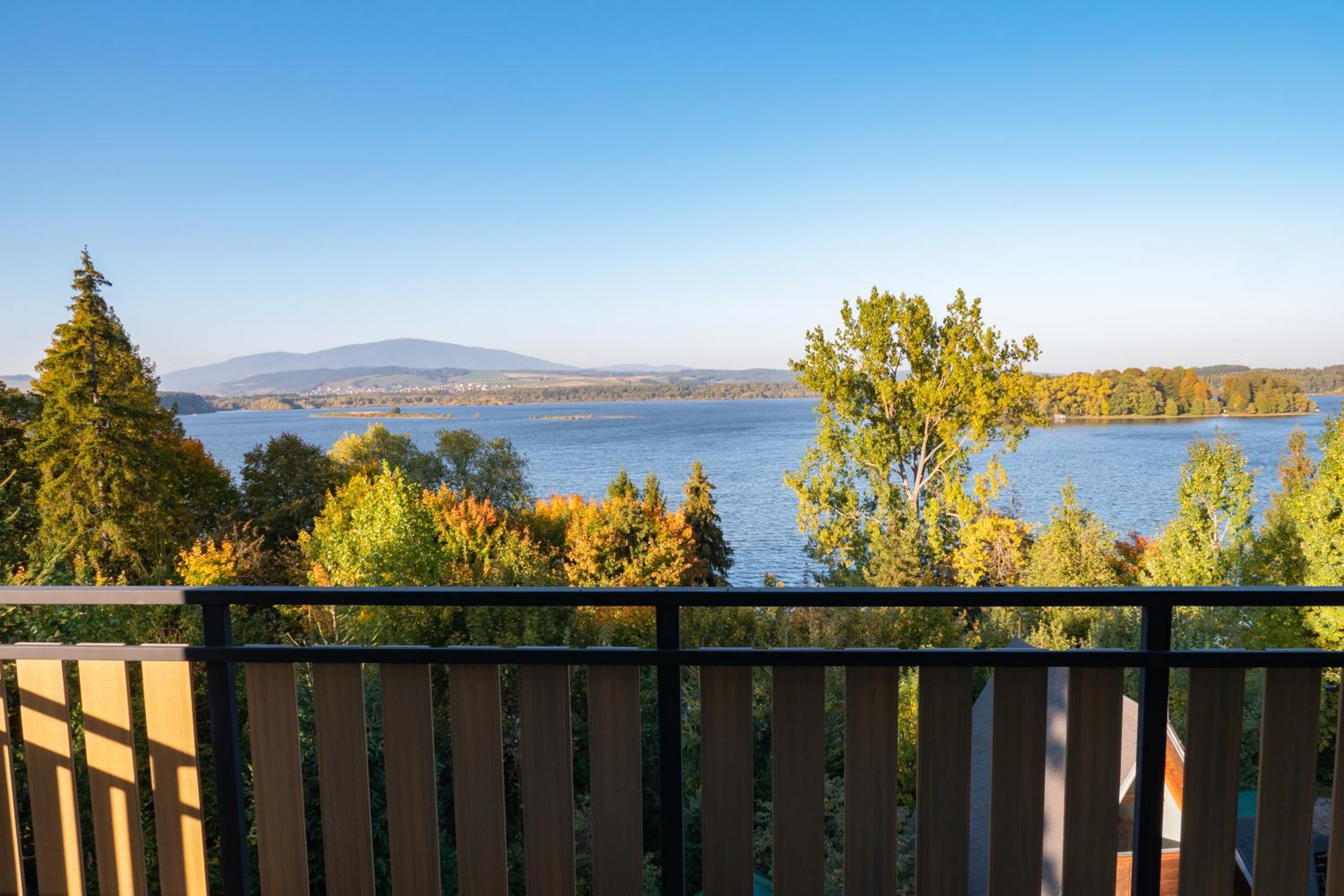 Apartment with Lake View - Photo 19