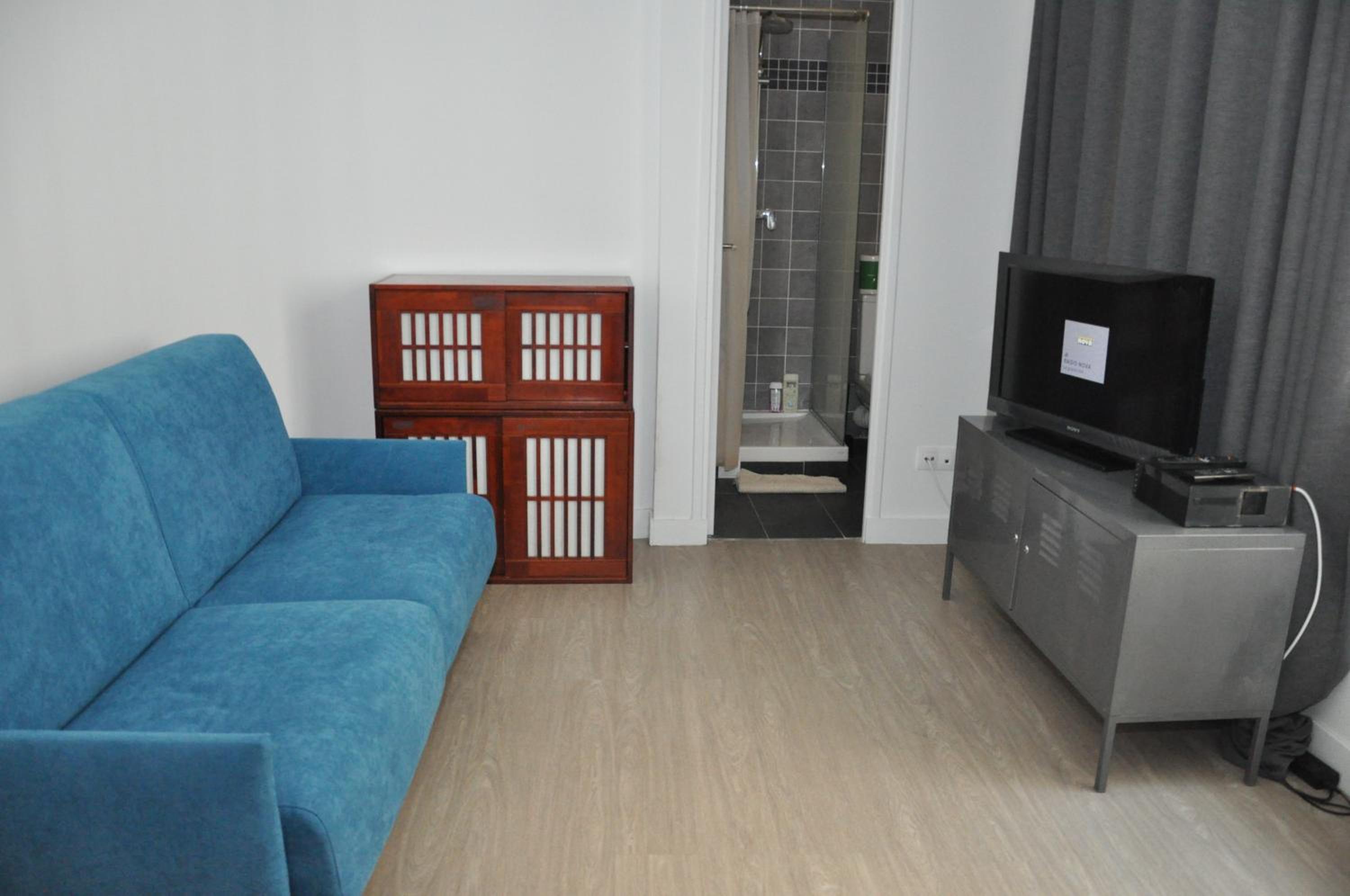 One-Bedroom Apartment photo 1
