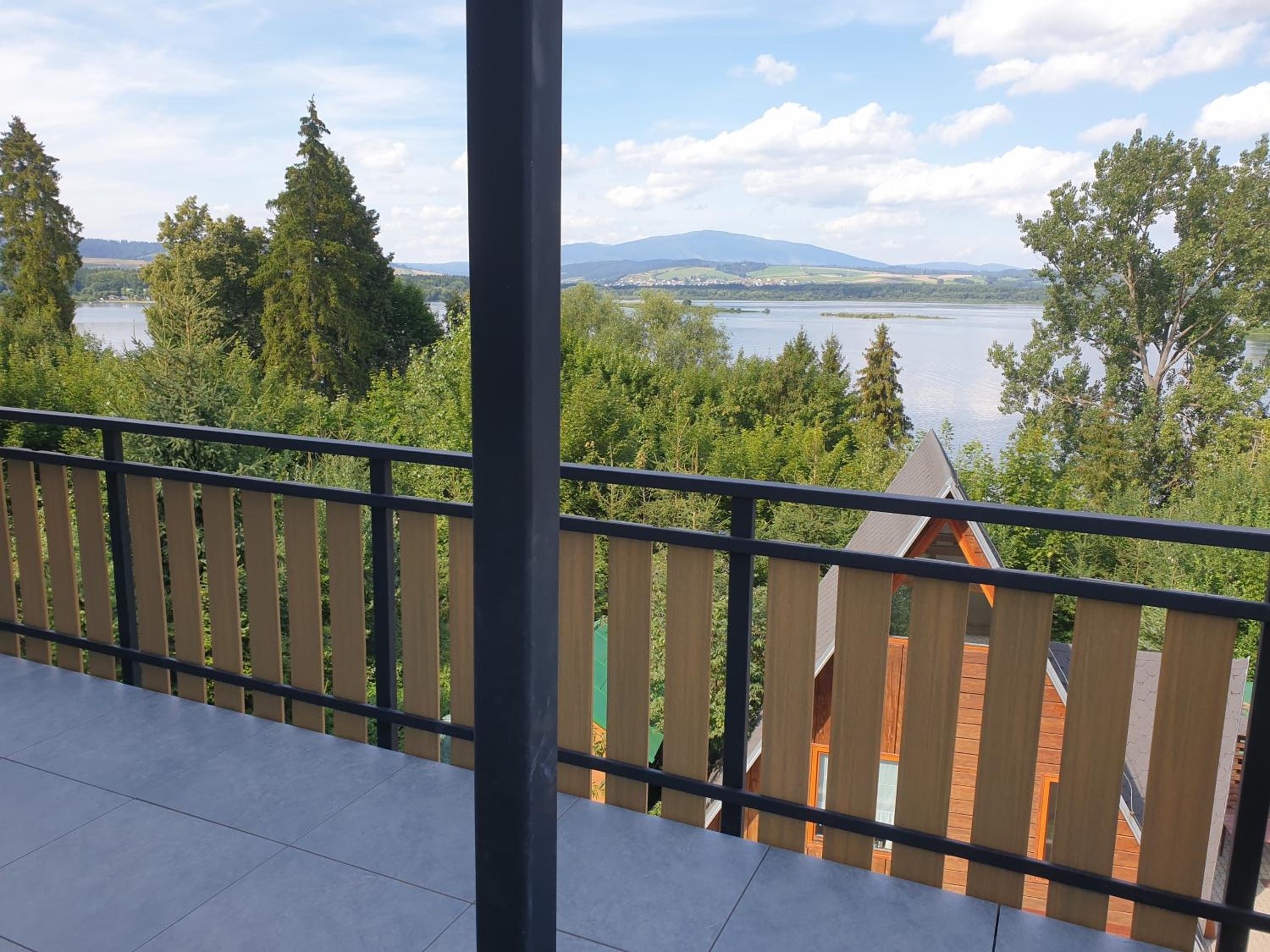 Apartment with Lake View - Photo 23