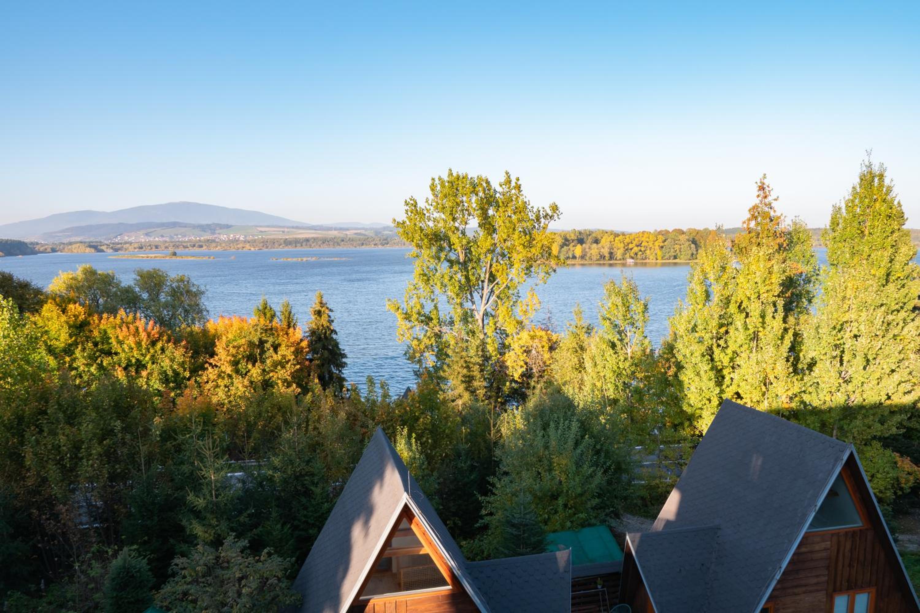 Apartment with Lake View - Photo 17