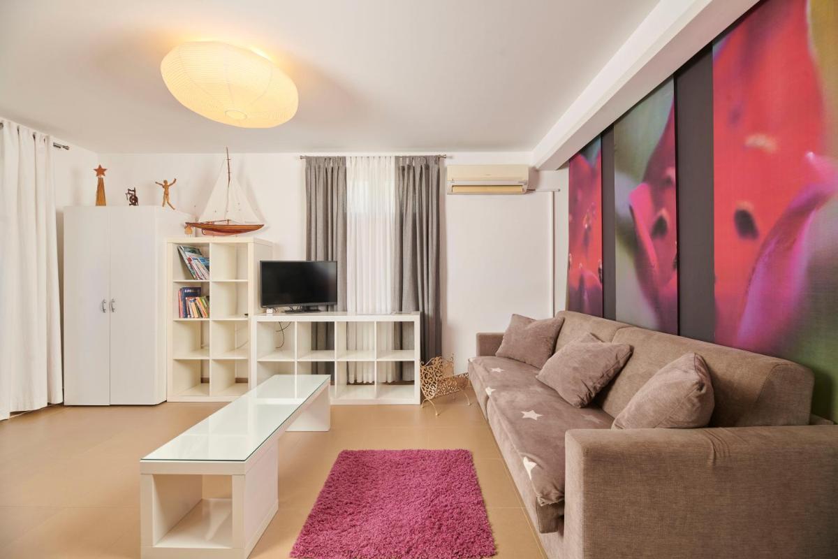 One-Bedroom Apartment - Photo 7