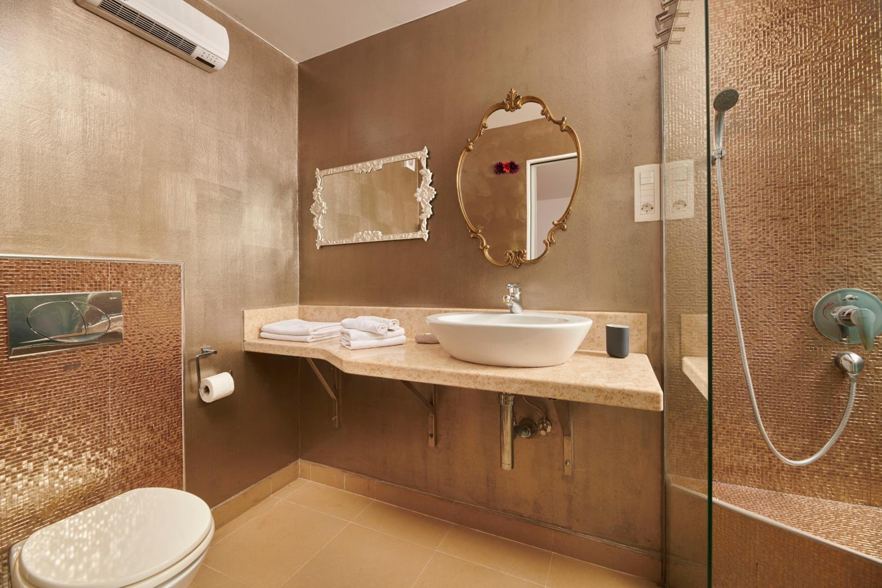 One-Bedroom Apartment - Photo 2