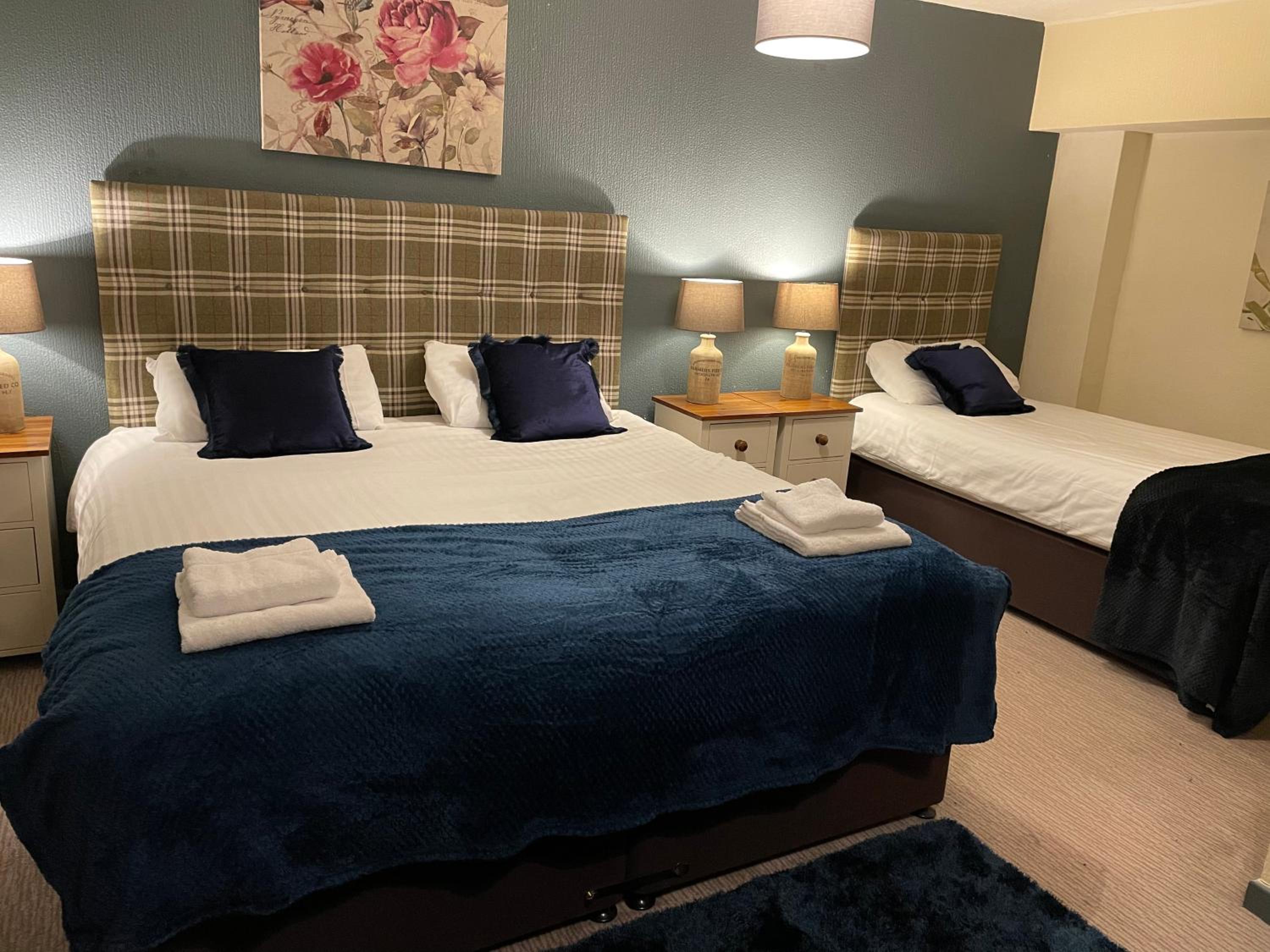 Standard Twin Room with Private Bathroom - Photo 8